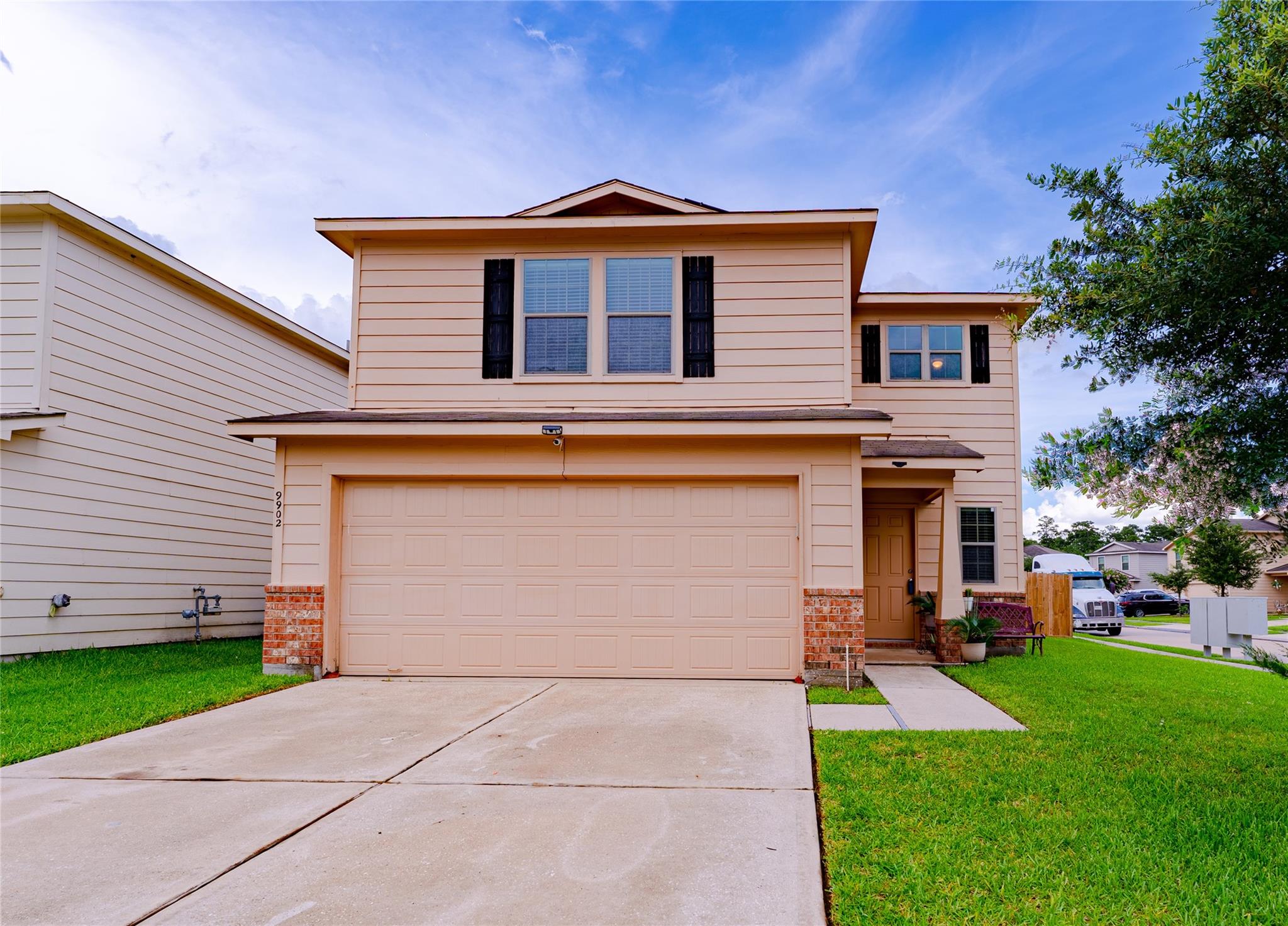 9902 Waldens Pond Court
