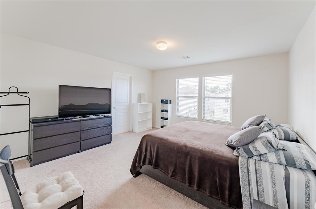 9902 Waldens Pond Court