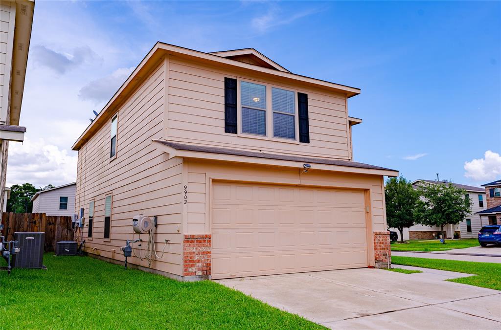 9902 Waldens Pond Court