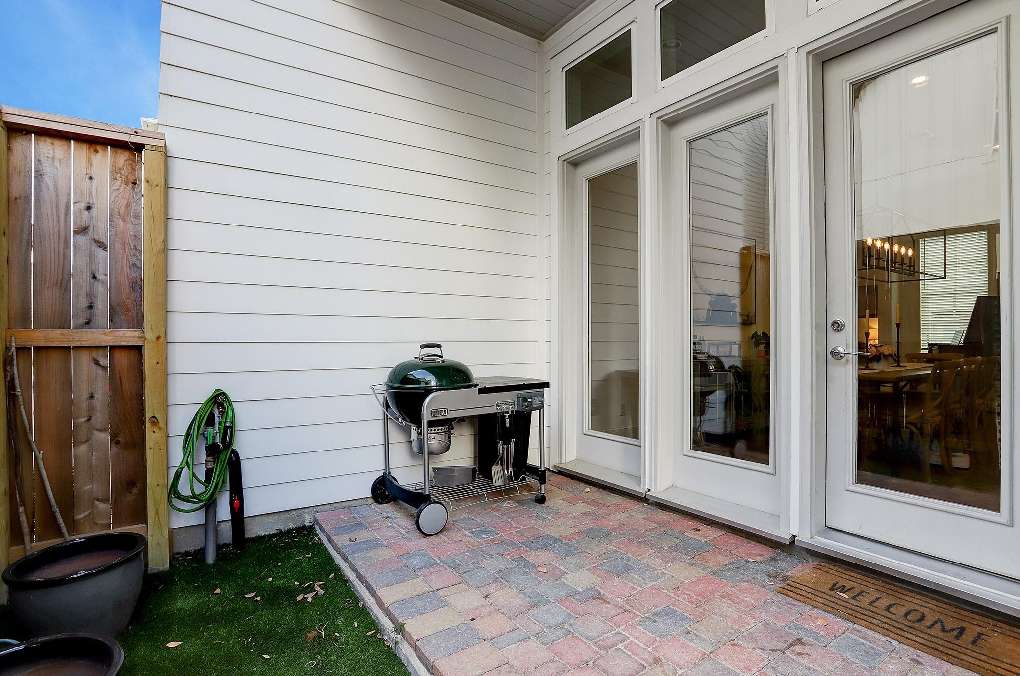 2512 Hollister Street