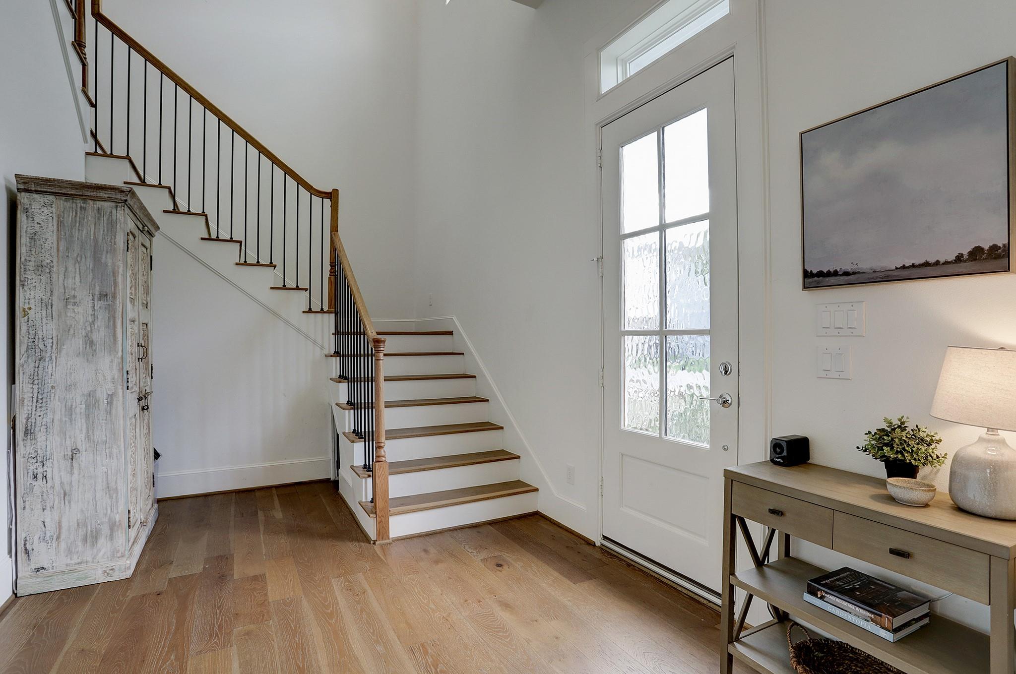 2512 Hollister Street