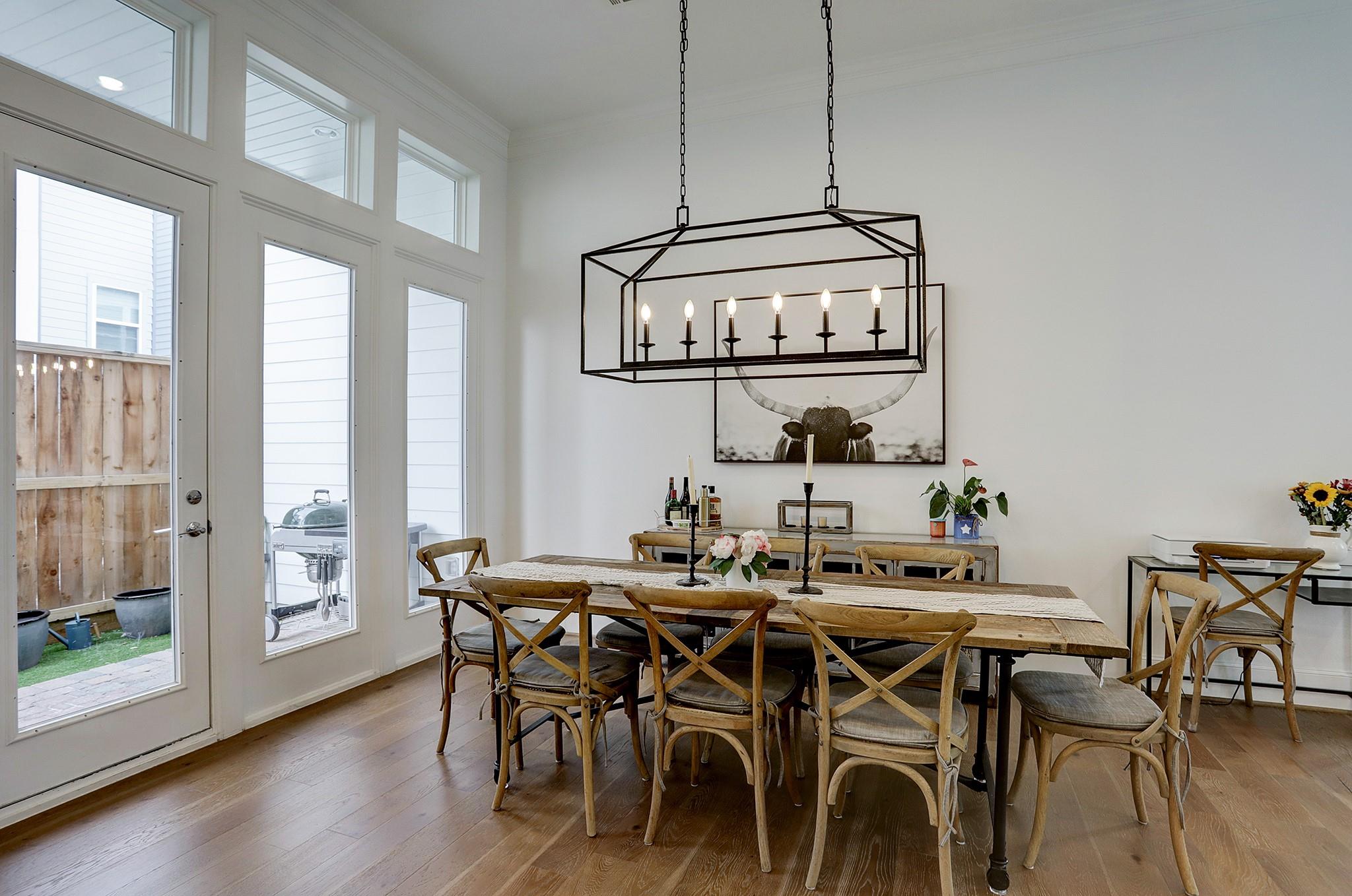 2512 Hollister Street