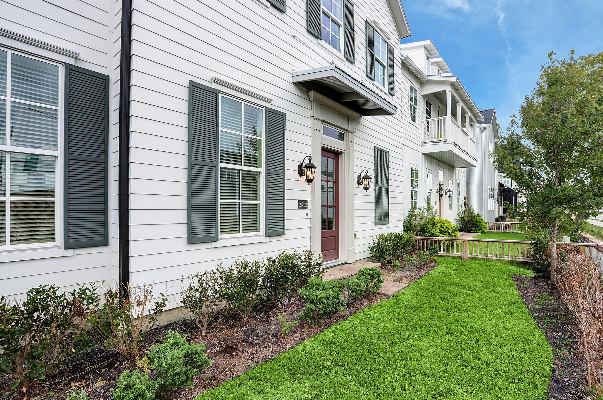 2512 Hollister Street