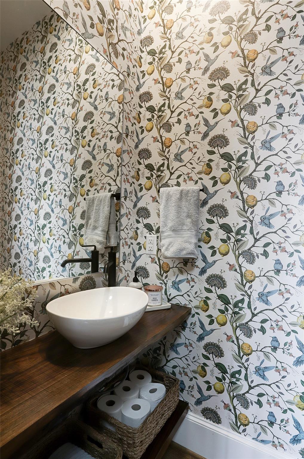 2512 Hollister Street