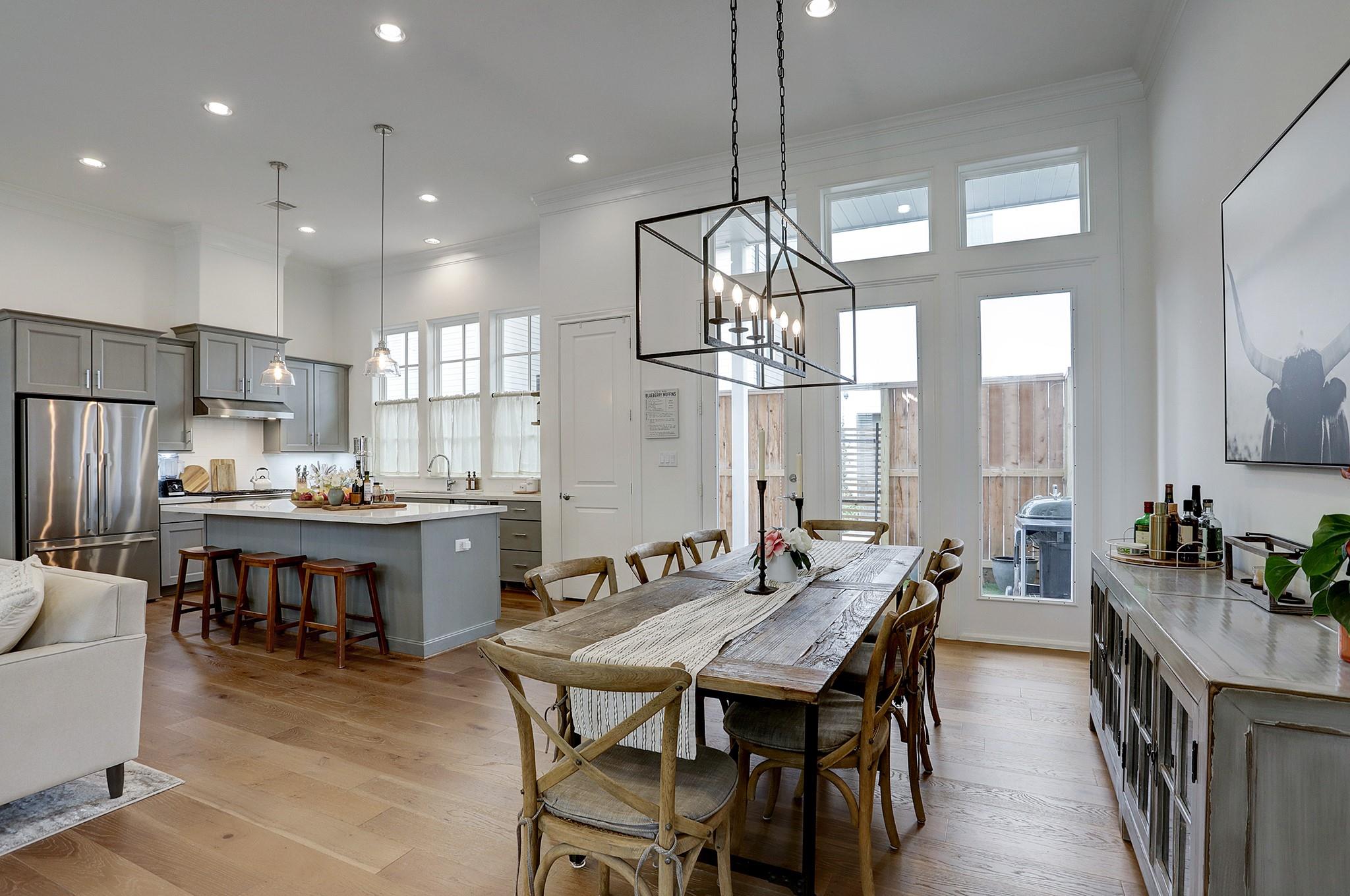 2512 Hollister Street