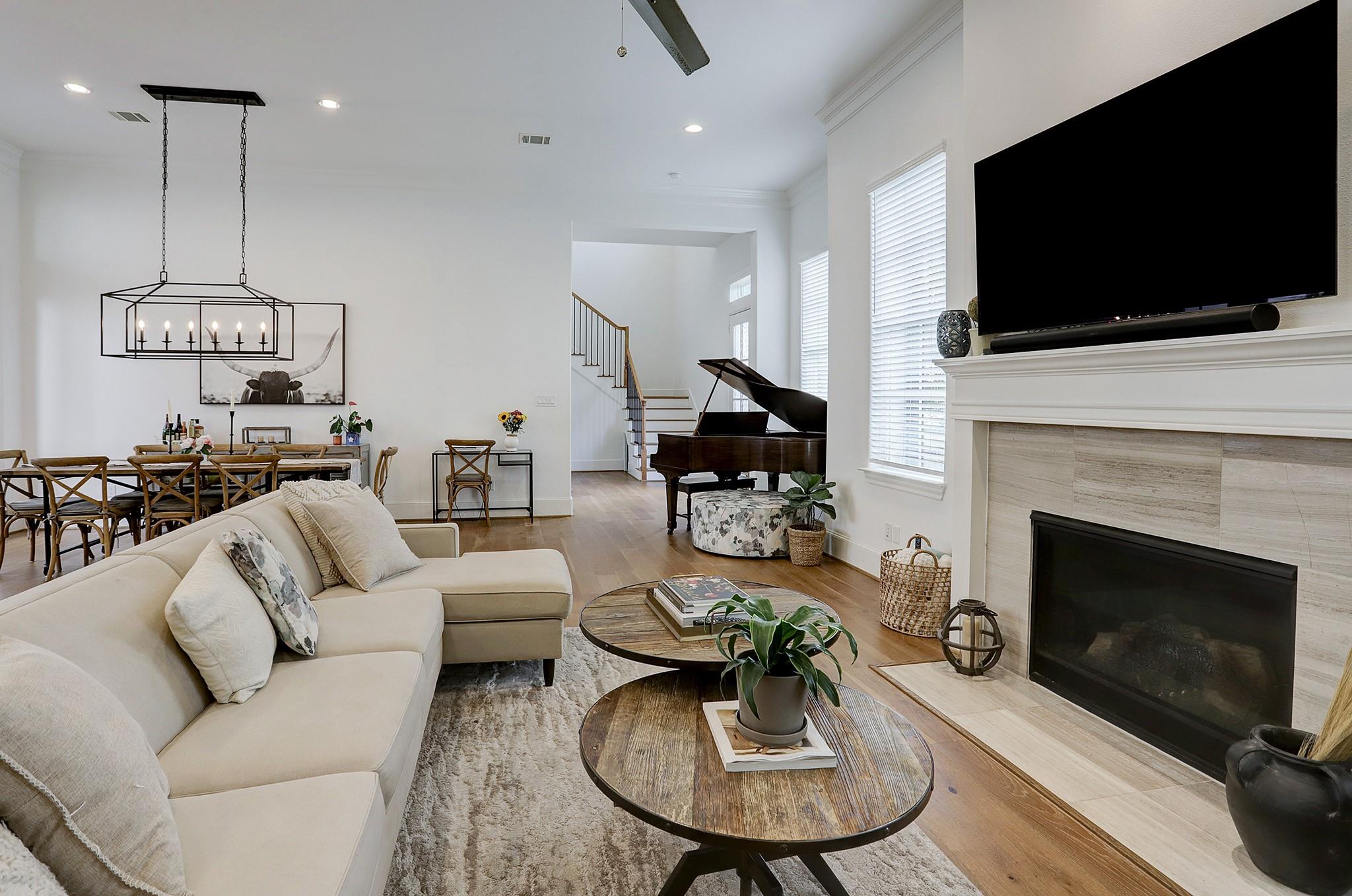 2512 Hollister Street