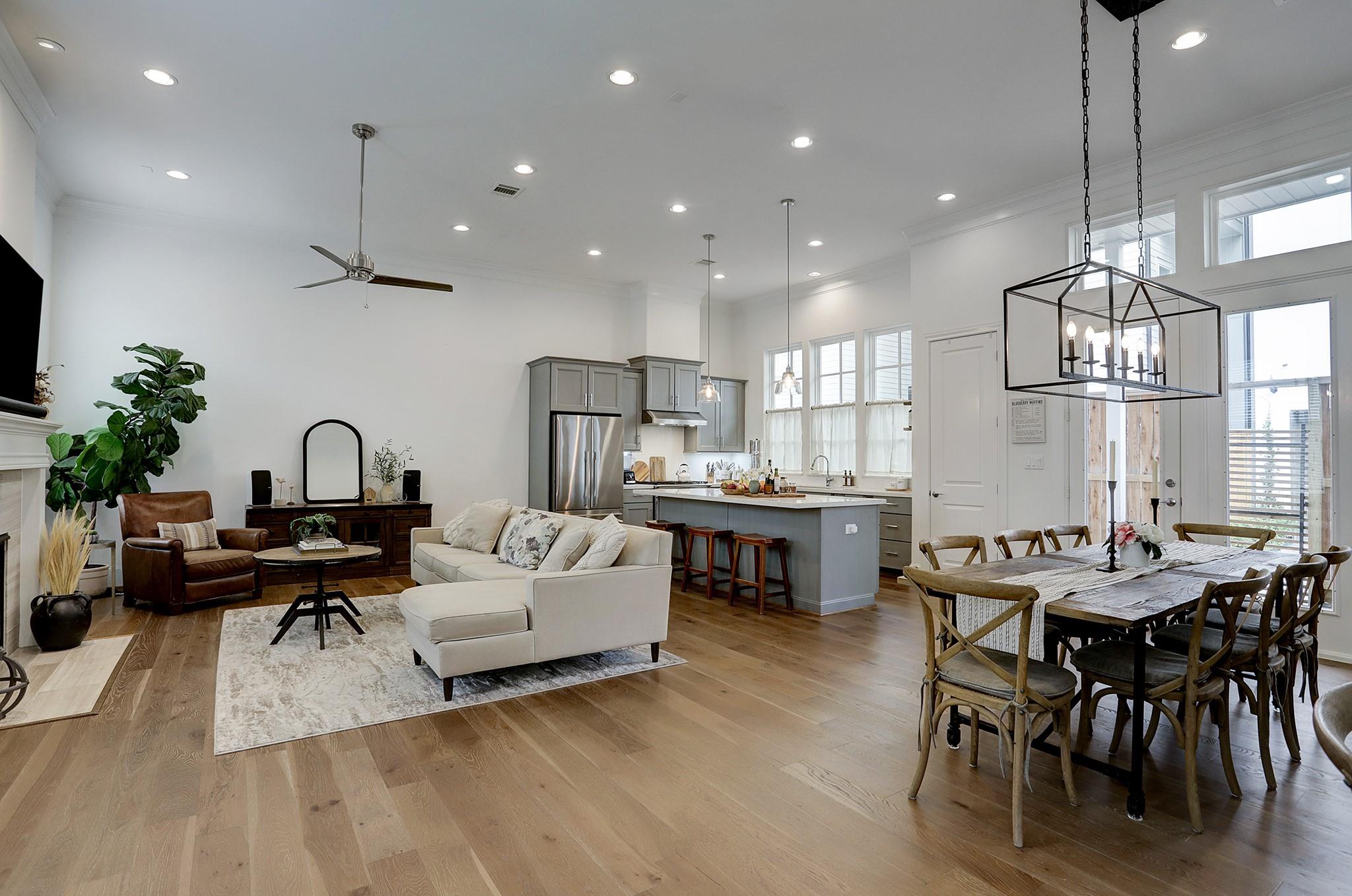 2512 Hollister Street