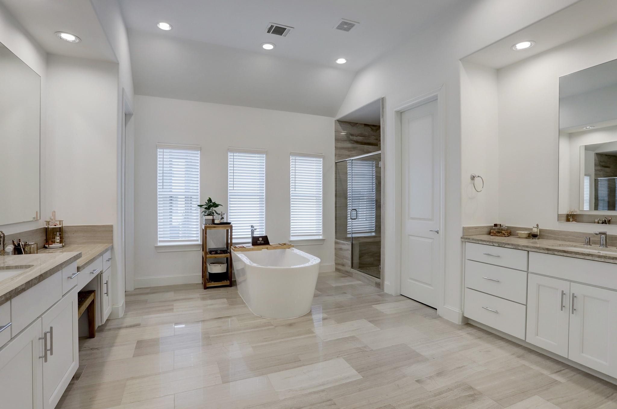 2512 Hollister Street