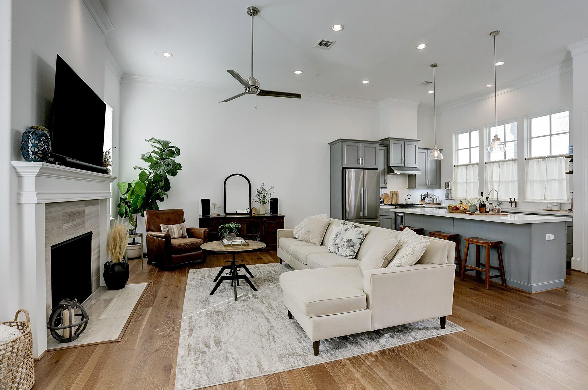 2512 Hollister Street