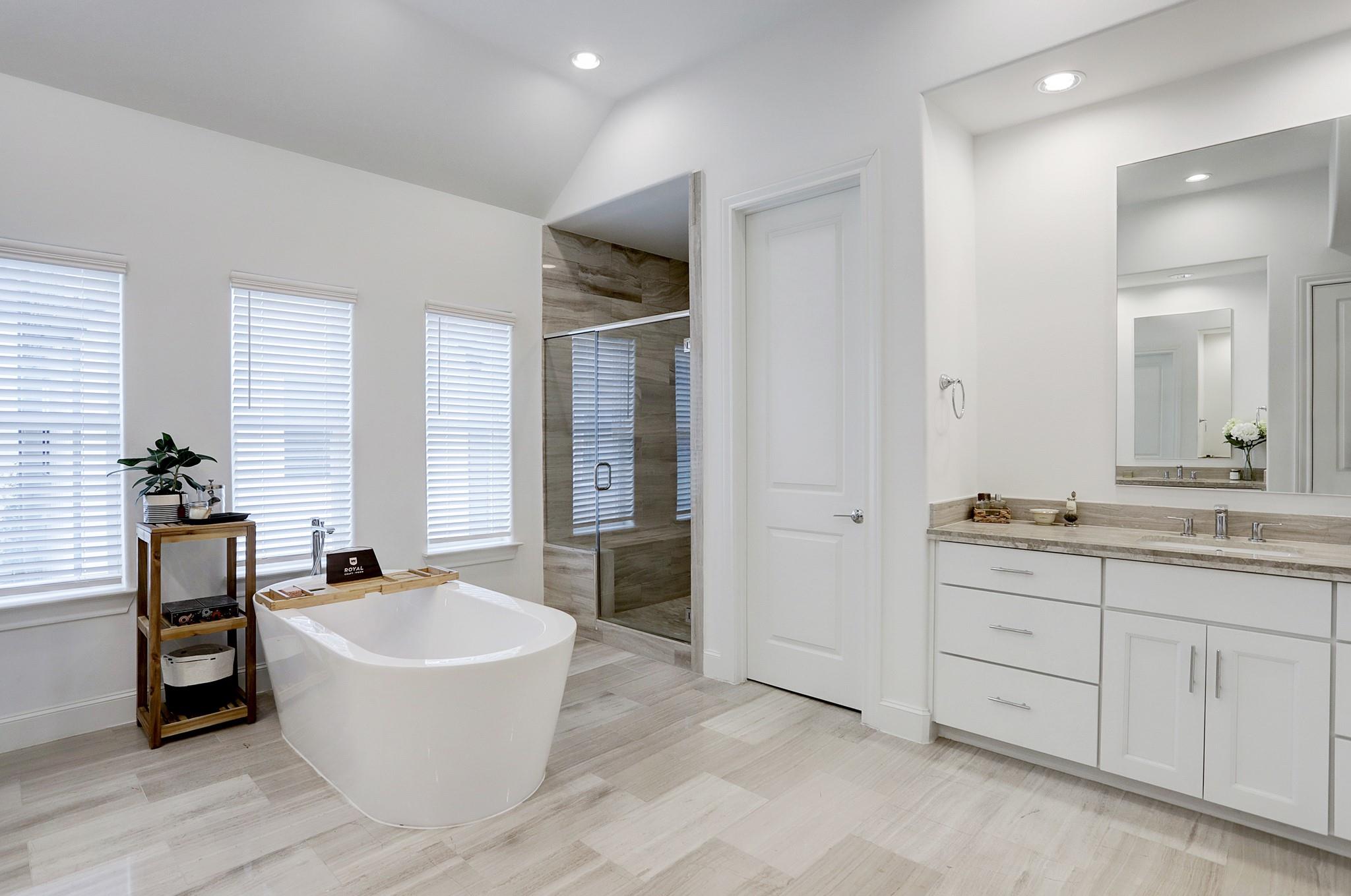 2512 Hollister Street