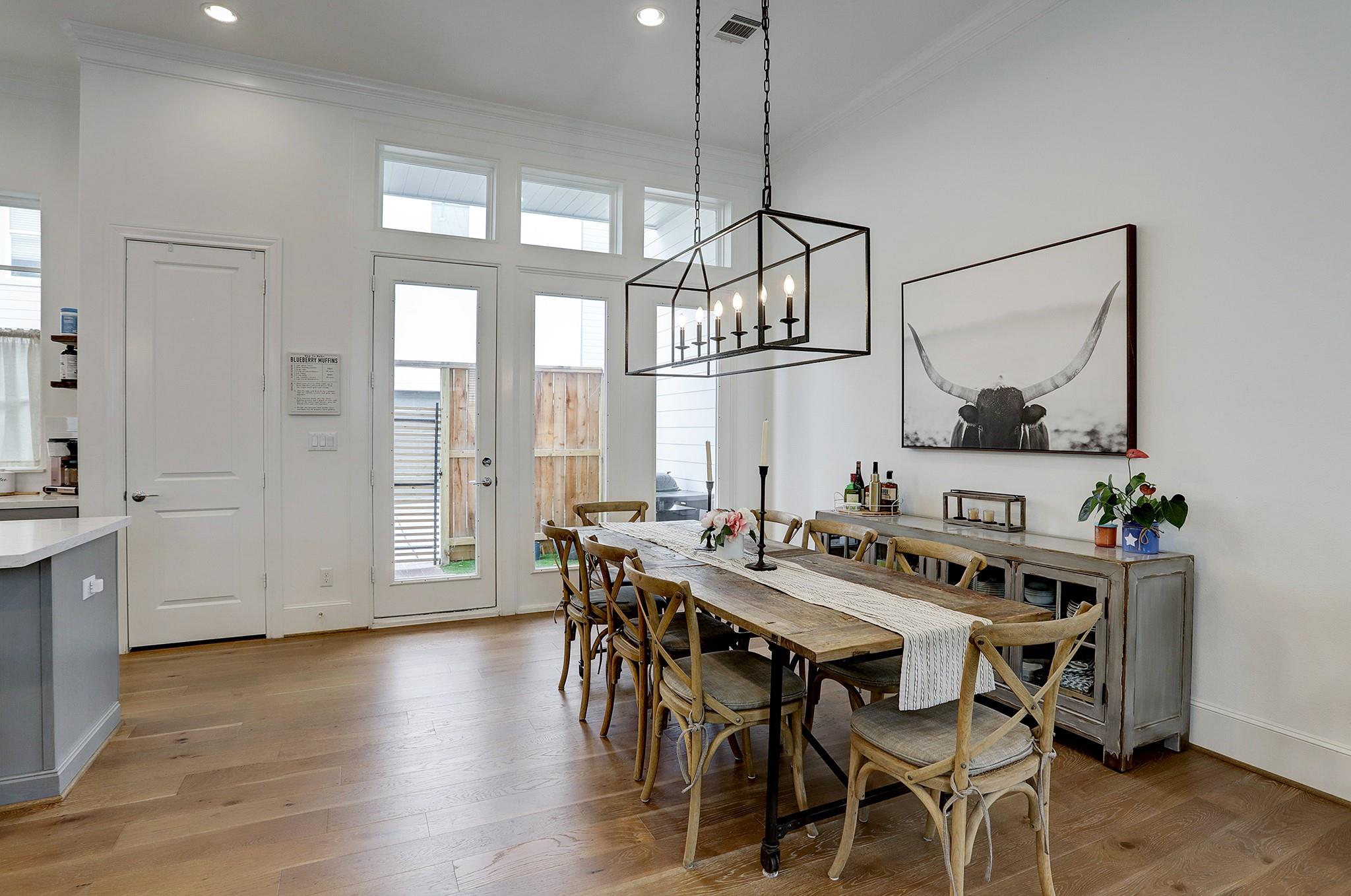 2512 Hollister Street