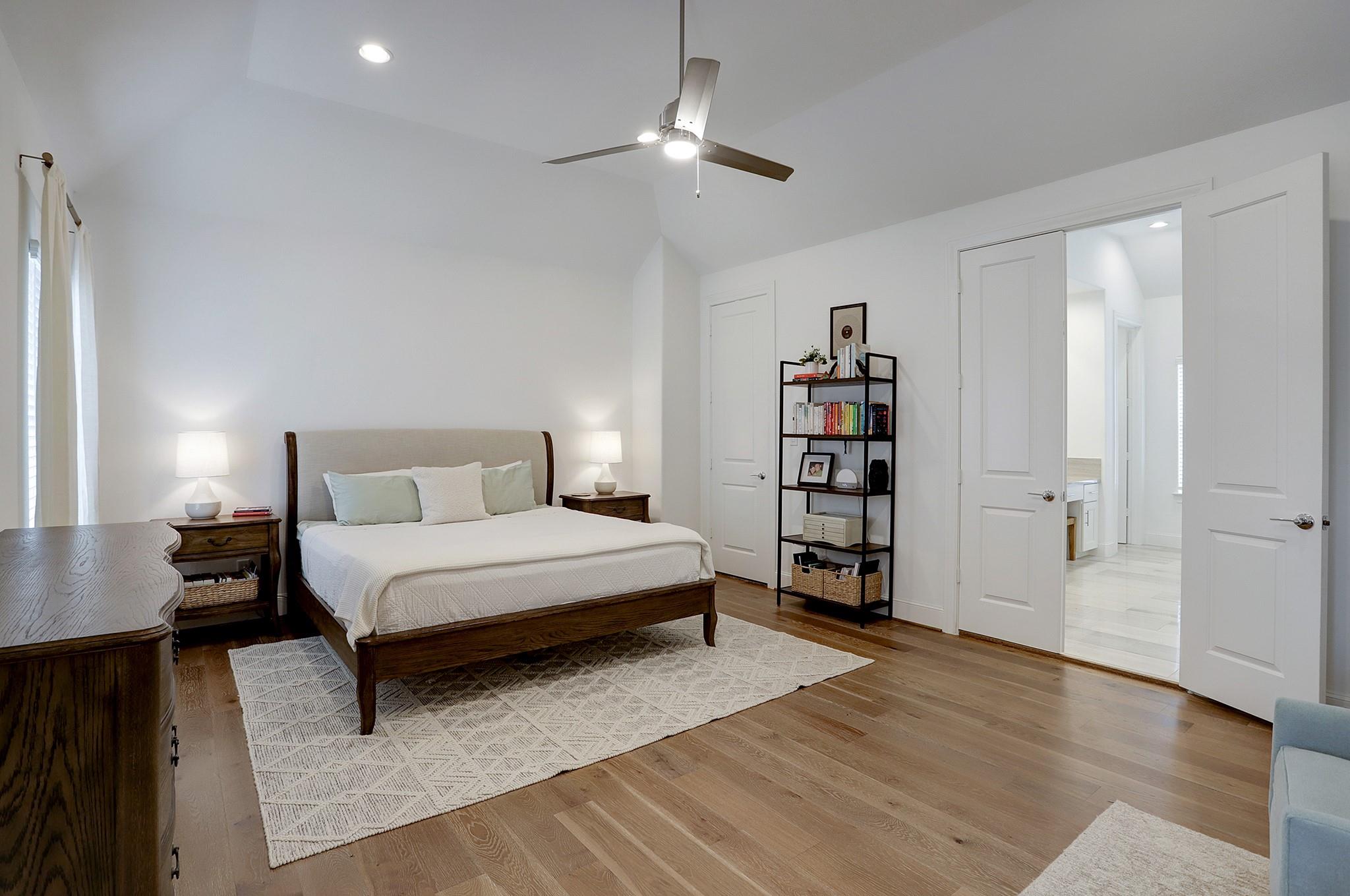 2512 Hollister Street