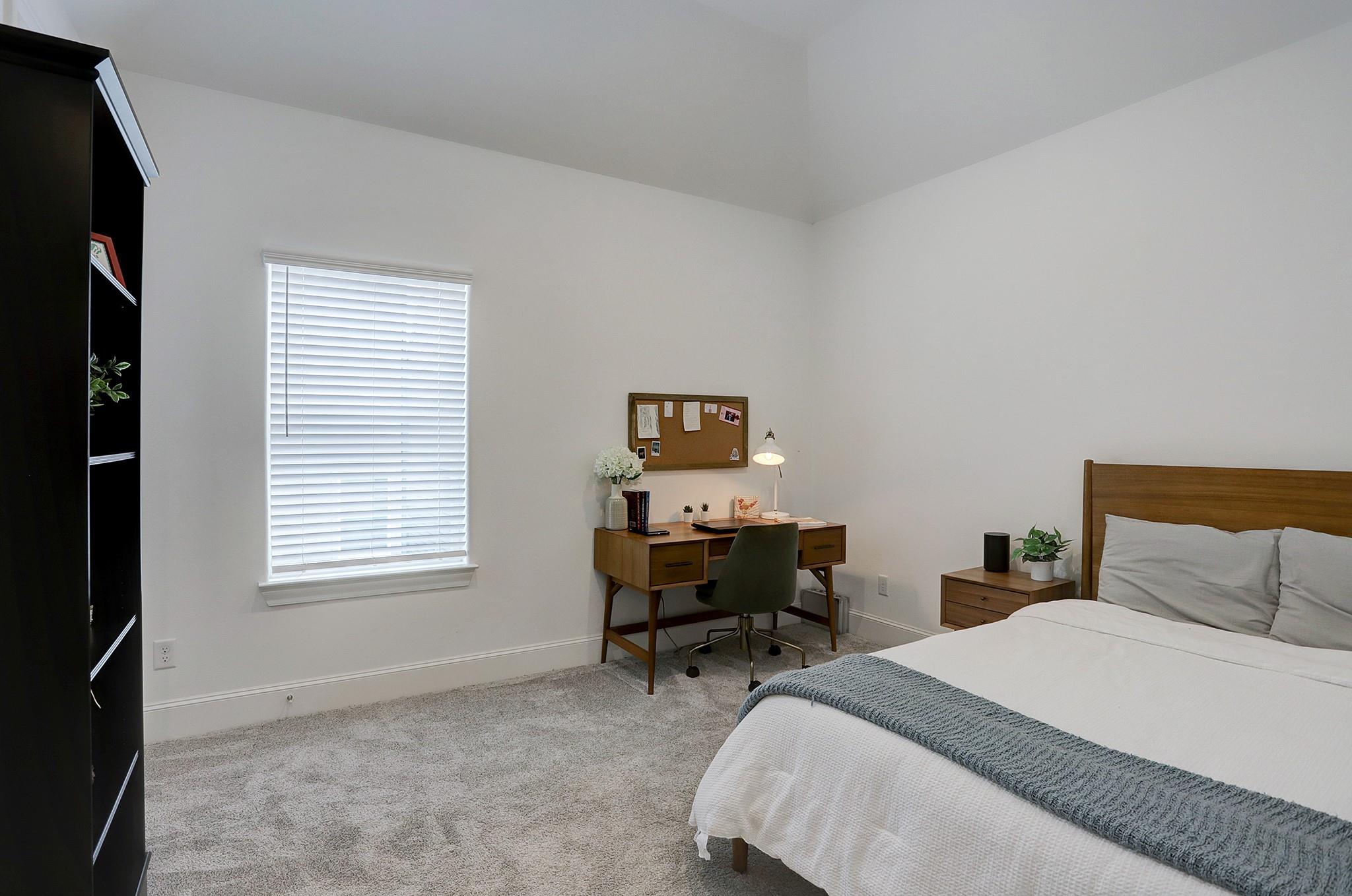 2512 Hollister Street