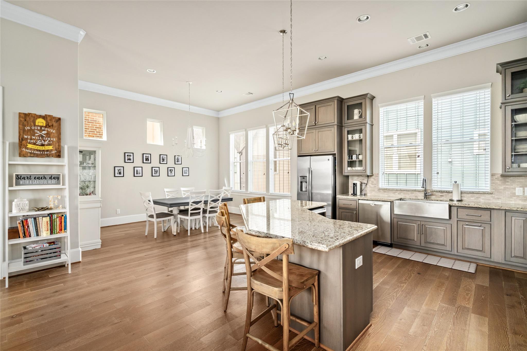 8668 Emnora Lane