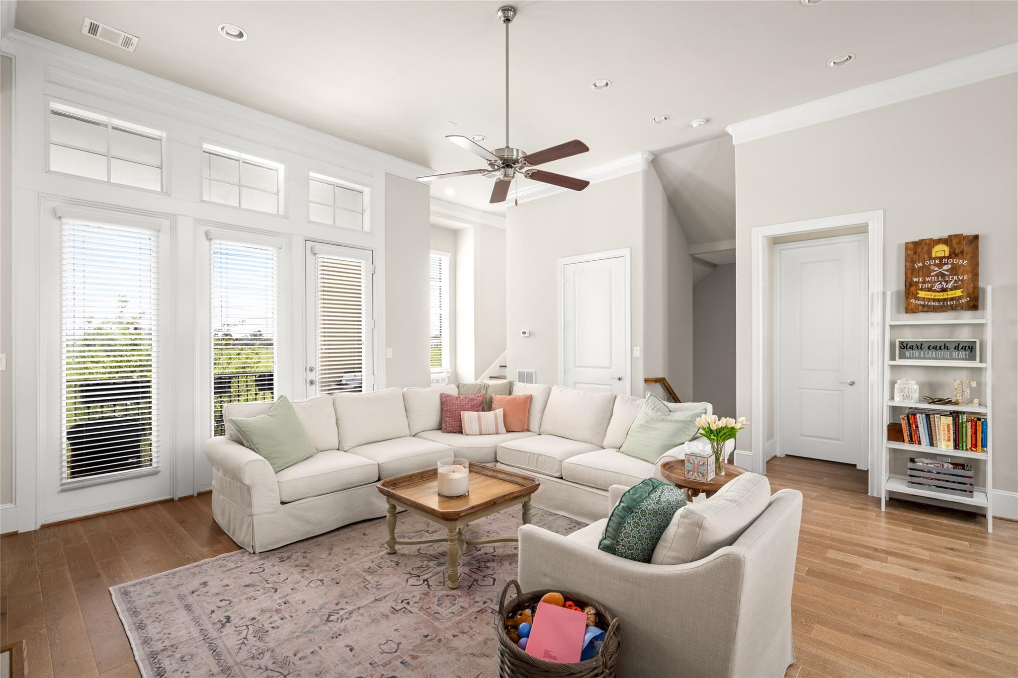 8668 Emnora Lane
