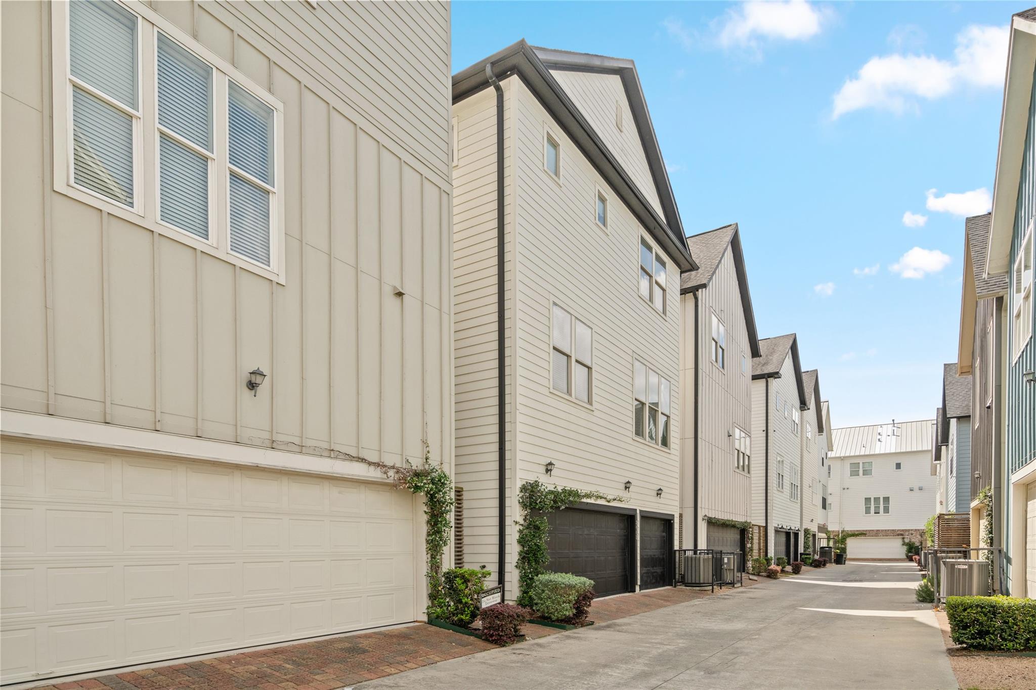 8668 Emnora Lane