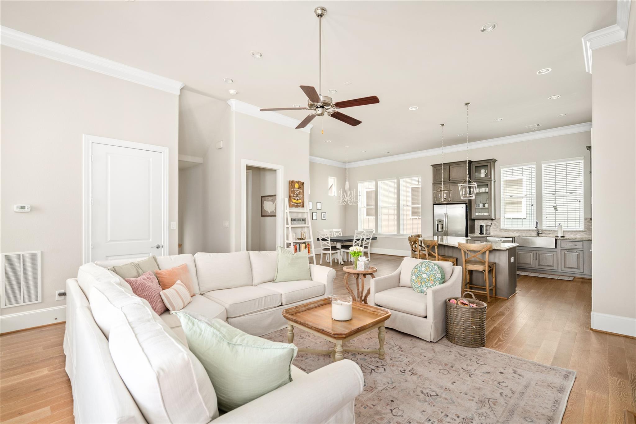 8668 Emnora Lane