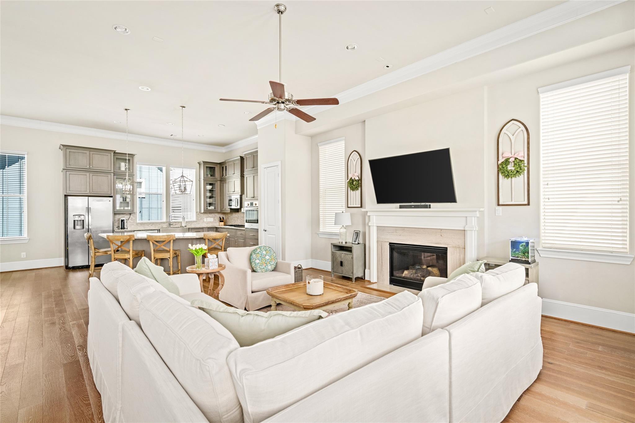 8668 Emnora Lane