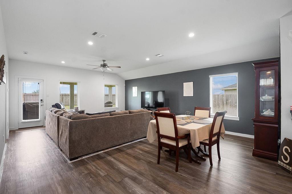 8938 Colicroot Drive