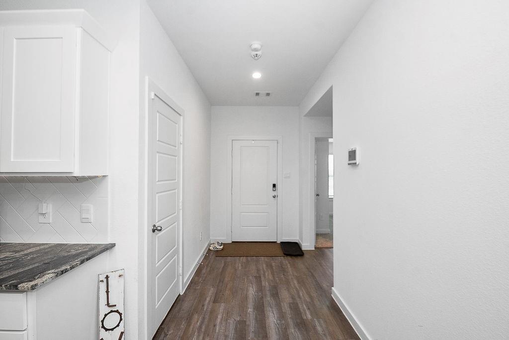 8938 Colicroot Drive