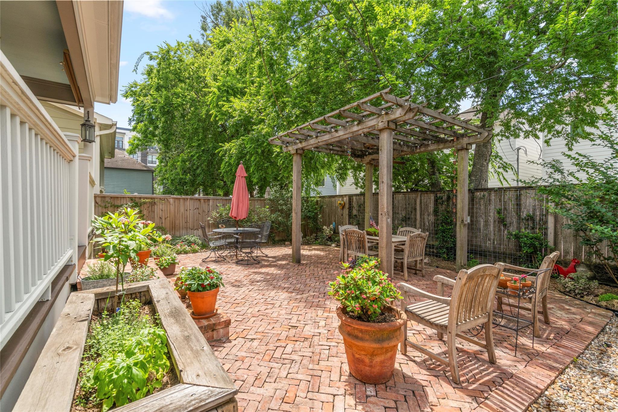 412 W 25th Street