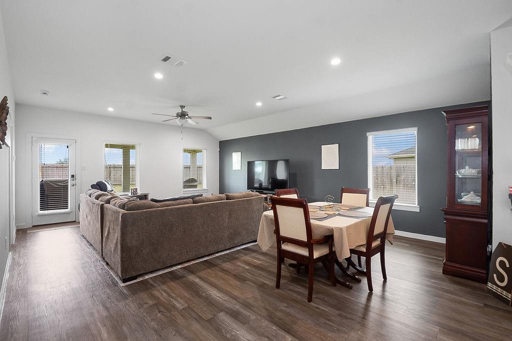 8938 Colicroot Drive