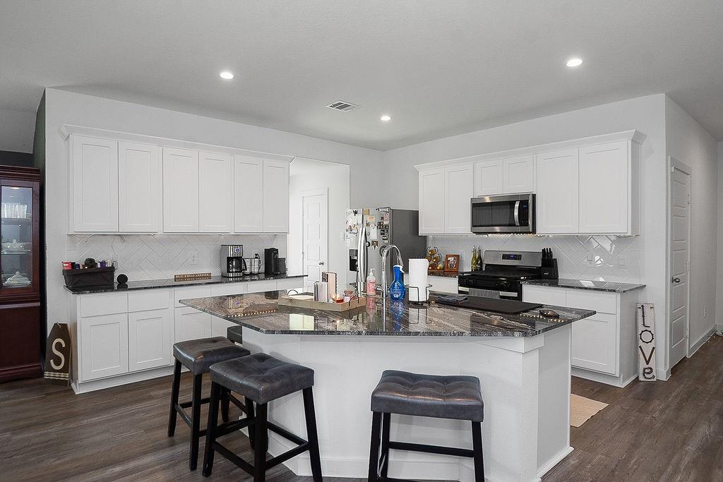 8938 Colicroot Drive