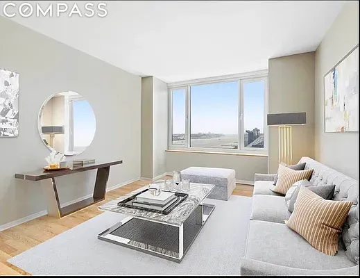 635 W 42nd Street 32D