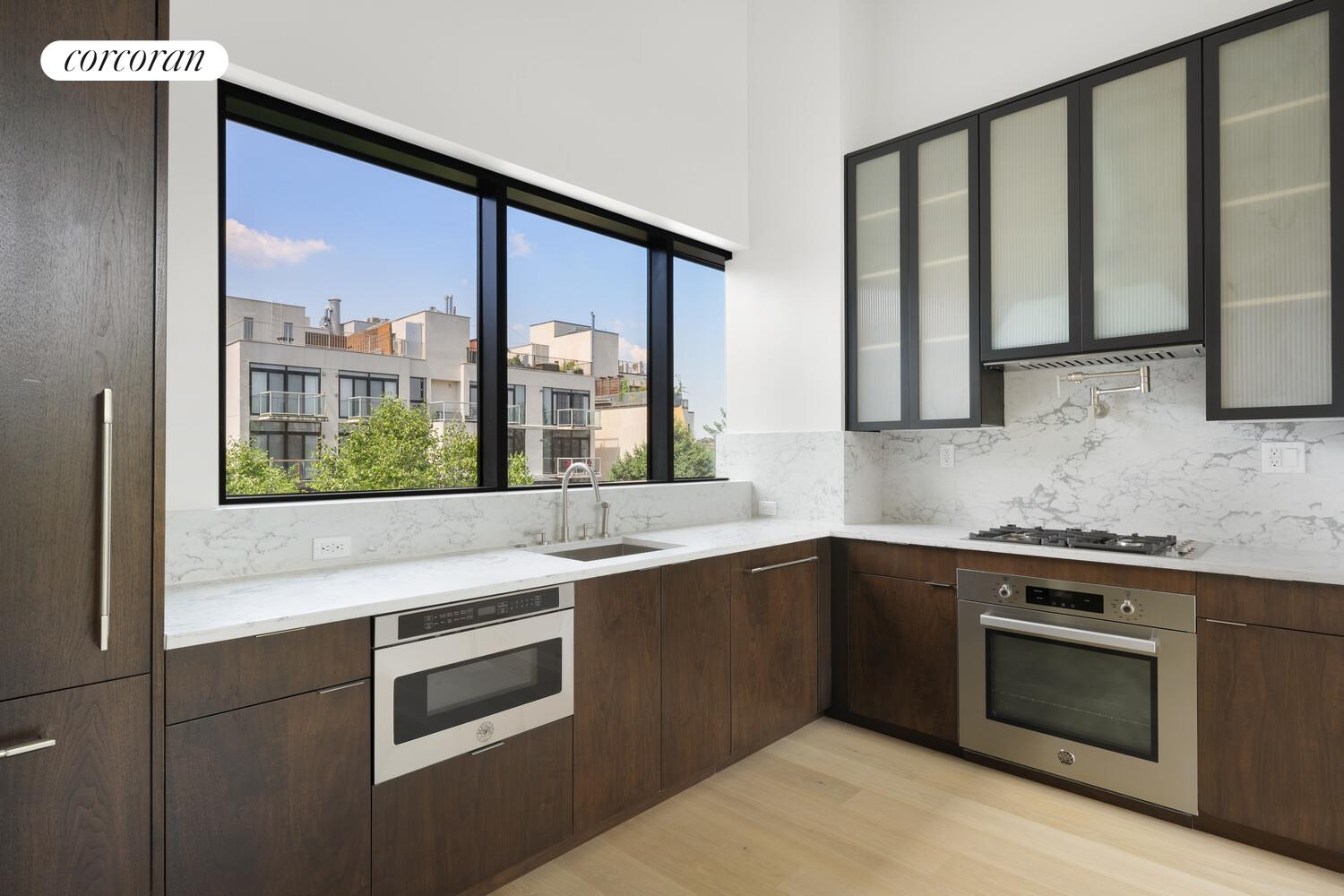 814 5TH Avenue PH4C
