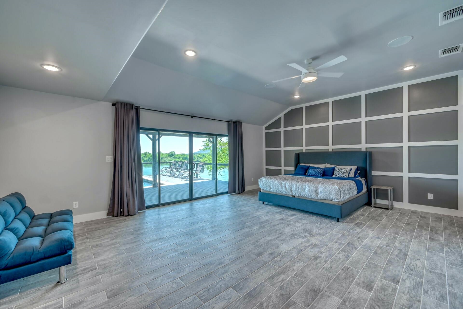 3120 RIVER OAKS