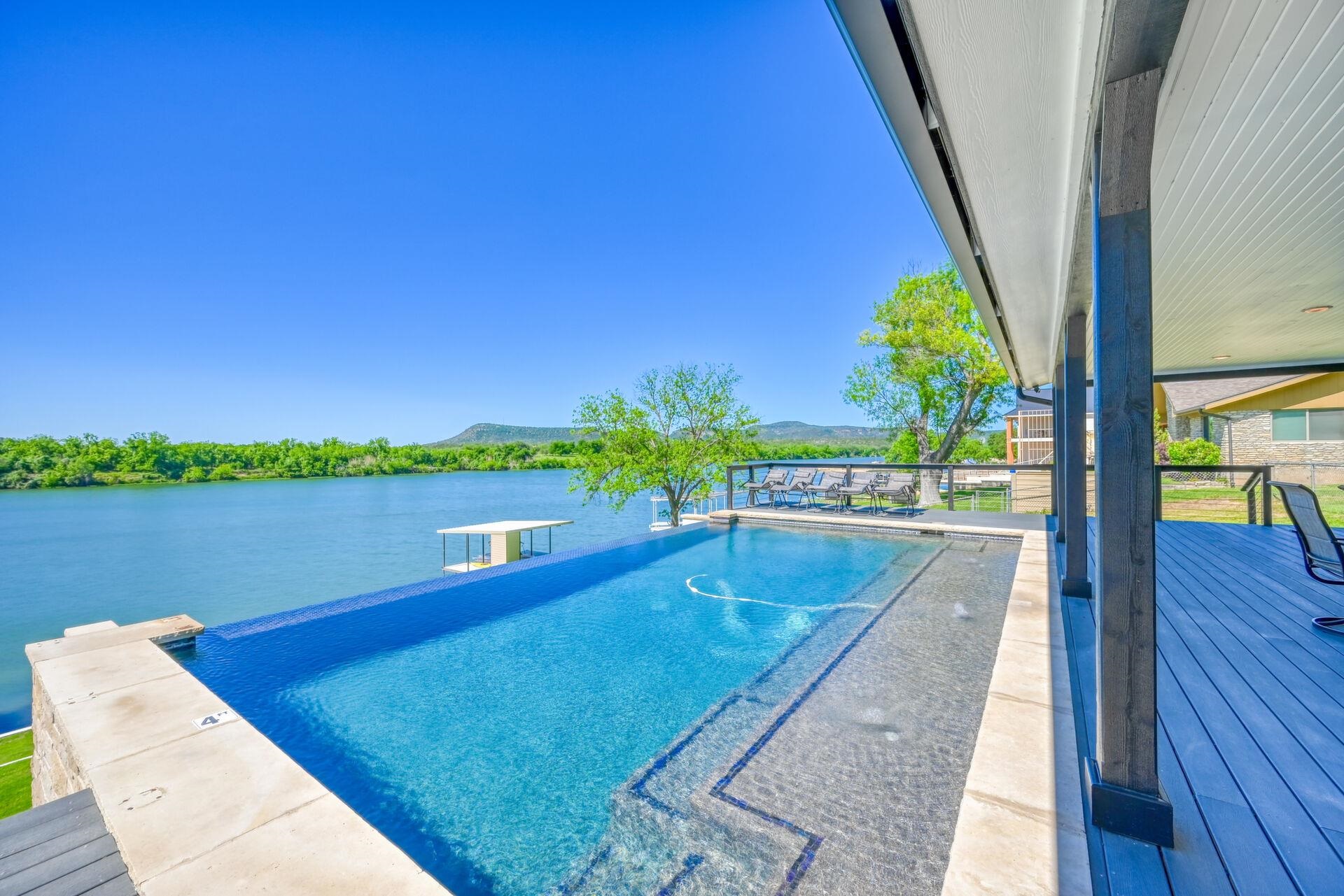 3120 RIVER OAKS