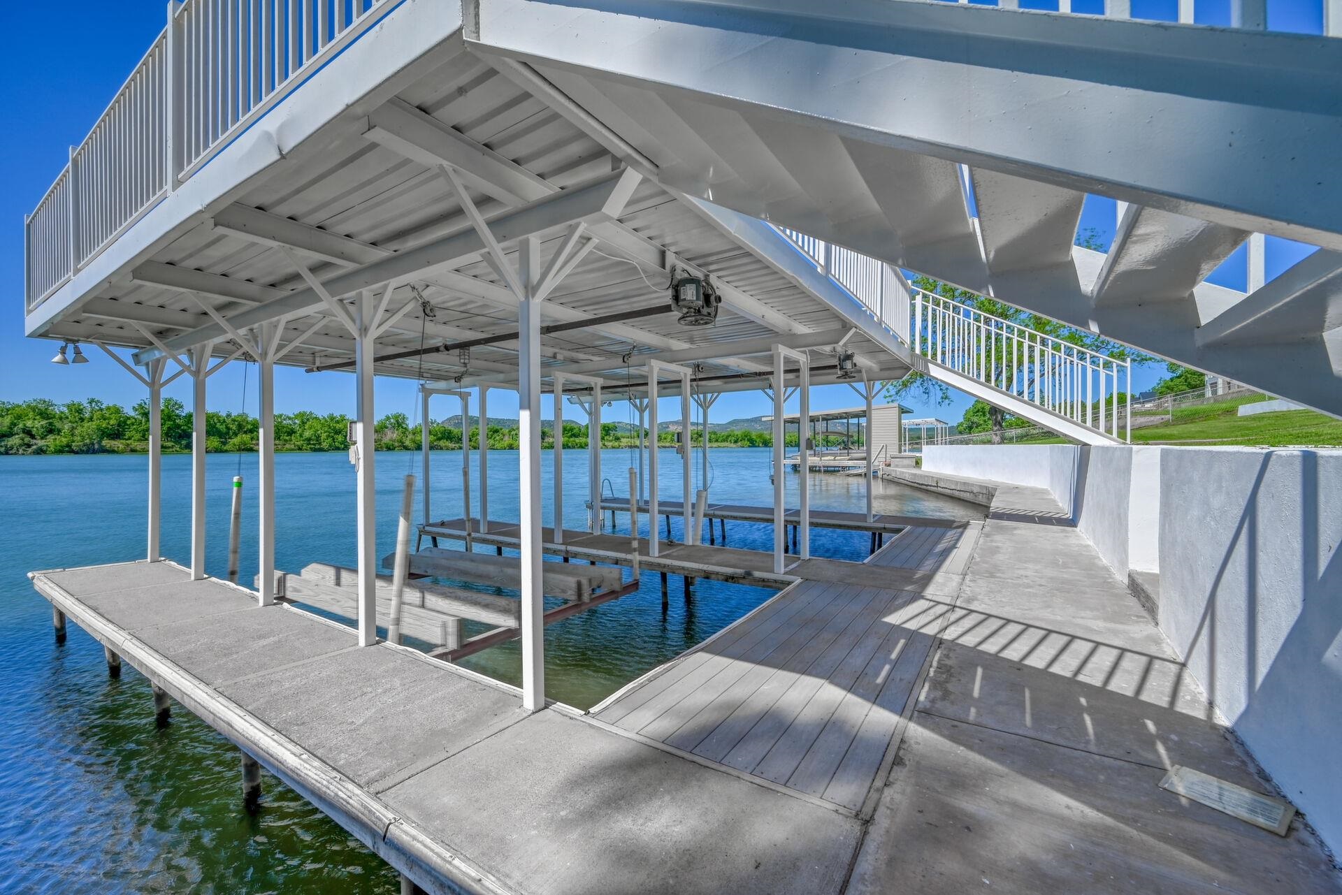 3120 RIVER OAKS
