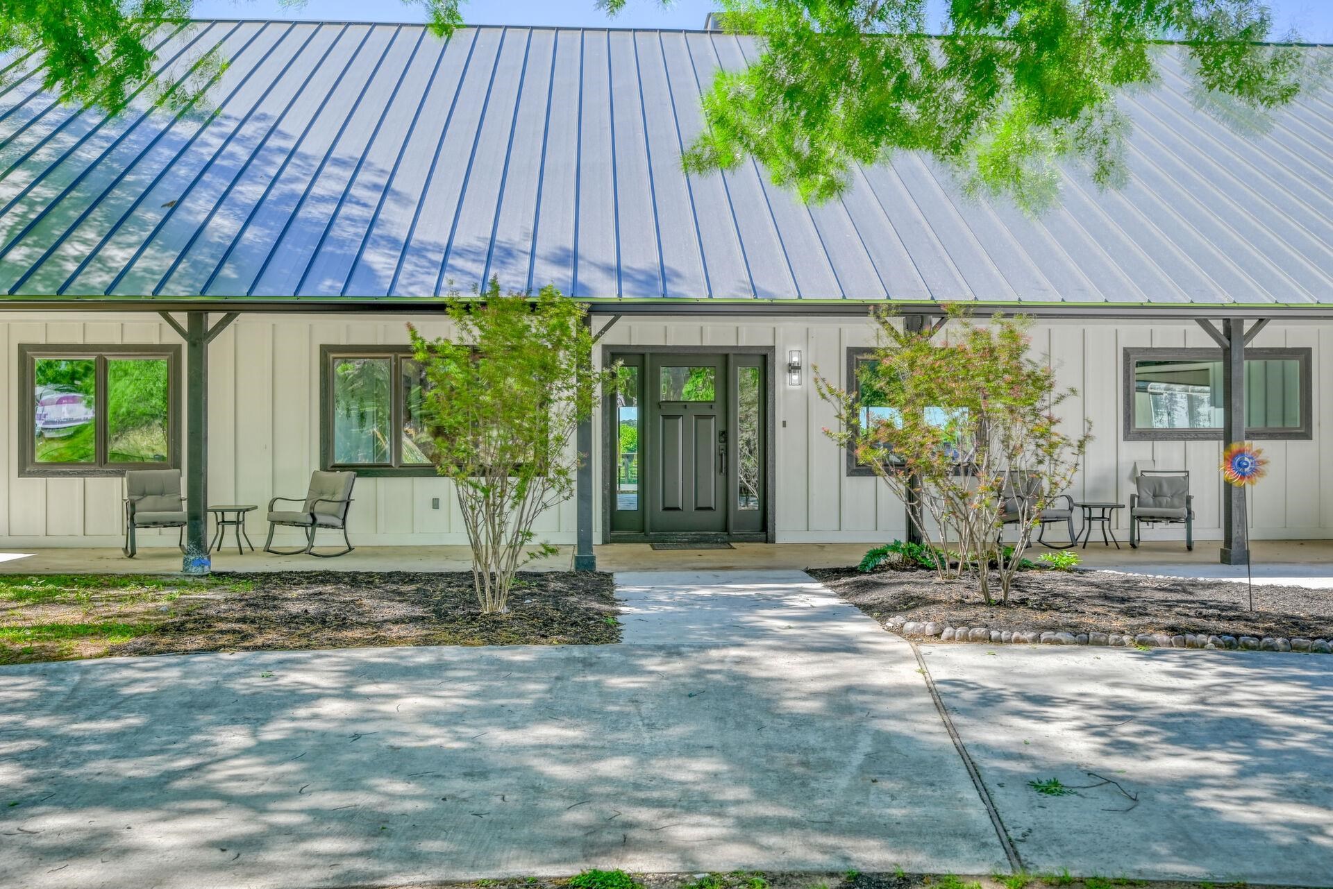 3120 RIVER OAKS