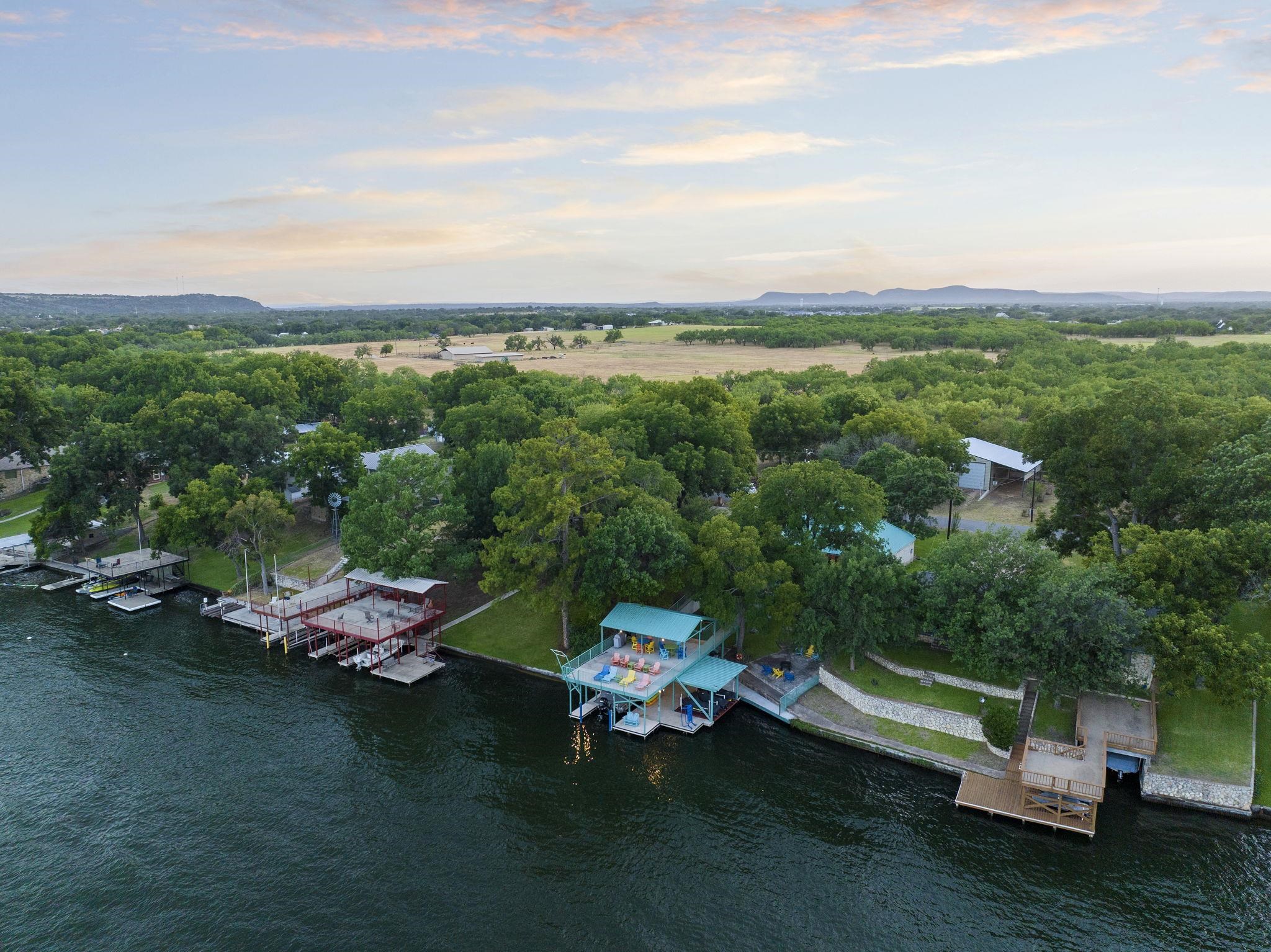 2740 WILLIAMS LAKESHORE