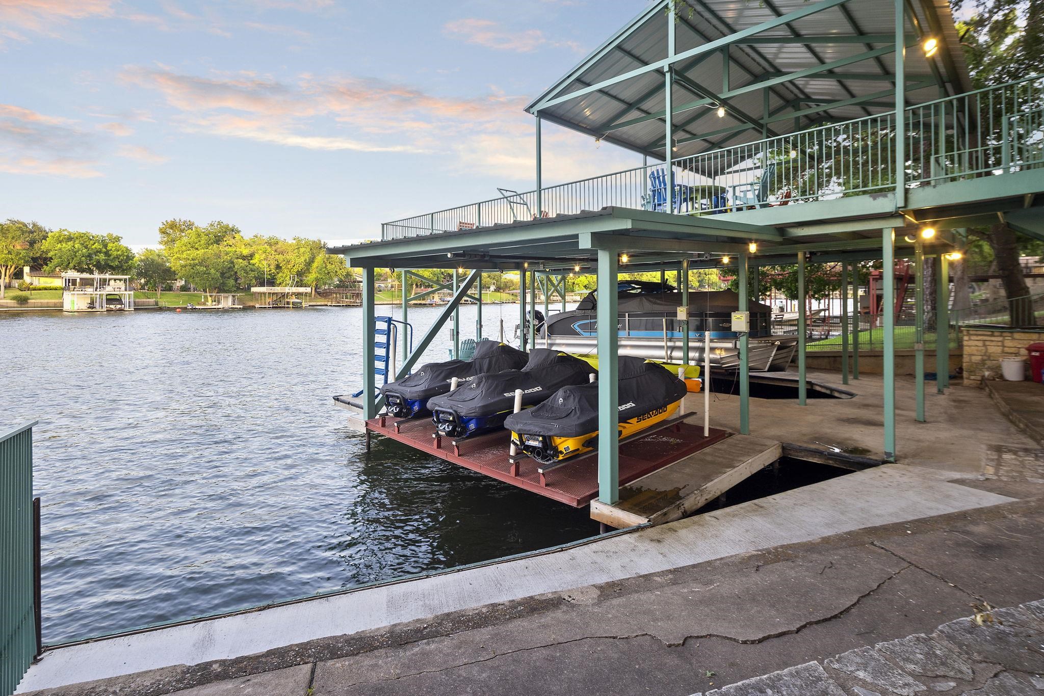 2740 WILLIAMS LAKESHORE