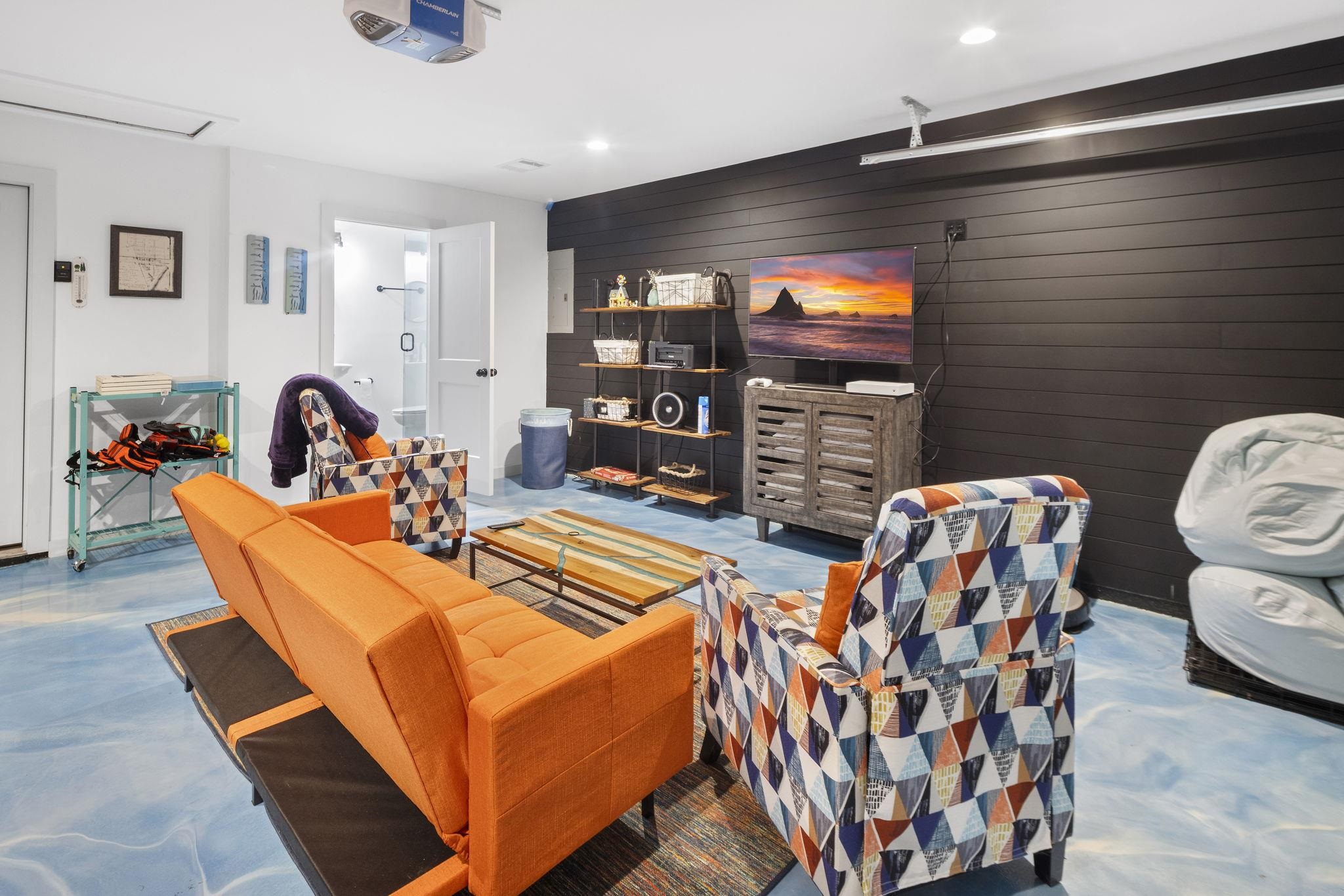 2740 WILLIAMS LAKESHORE