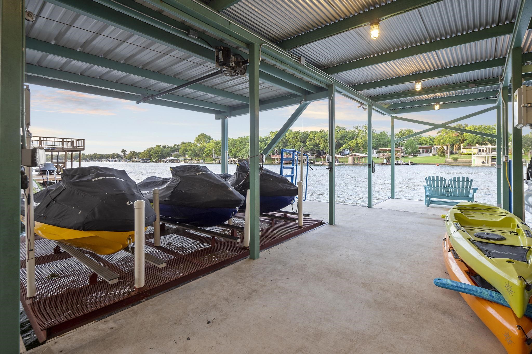 2740 WILLIAMS LAKESHORE