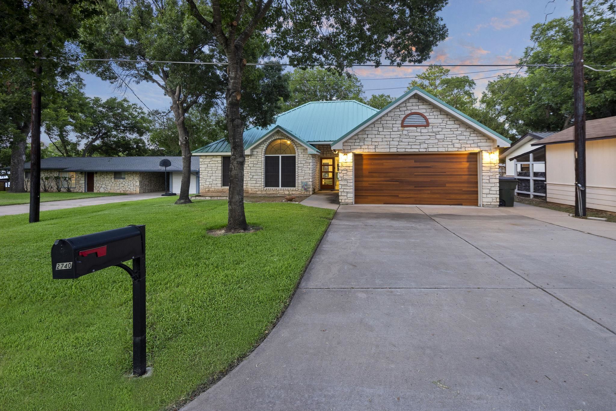 2740 WILLIAMS LAKESHORE