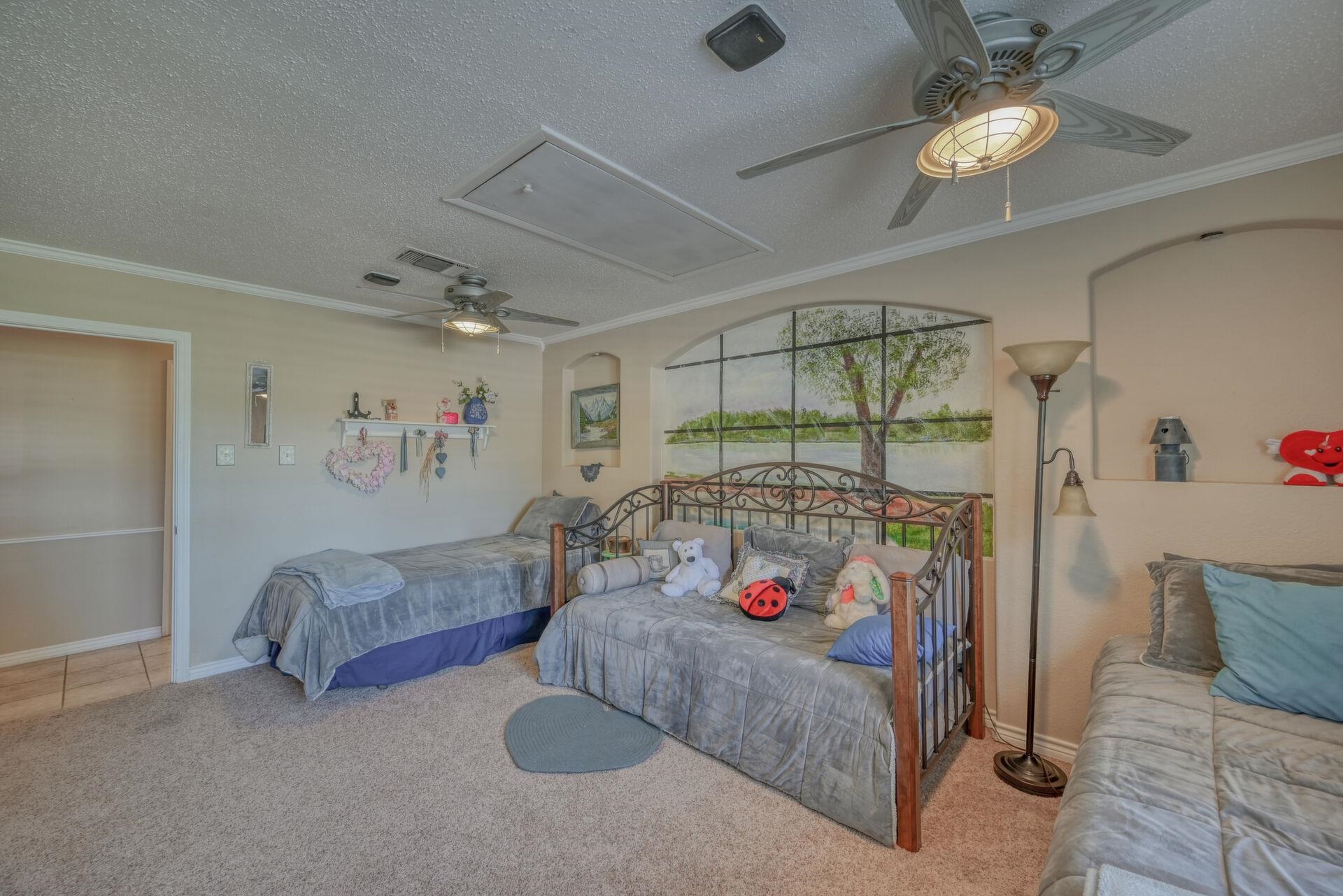 1922 Blubonnet Lane