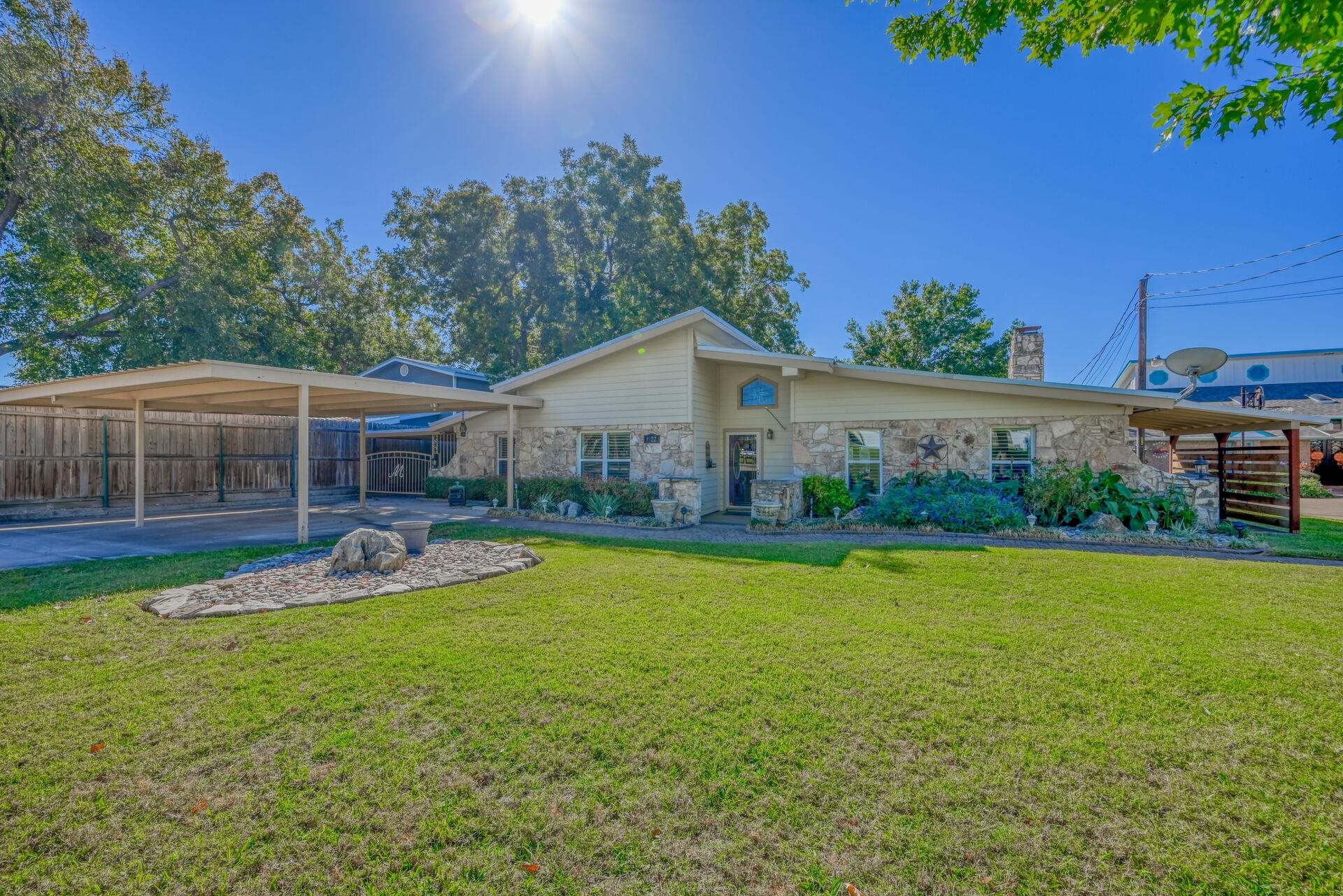 1922 Blubonnet Lane