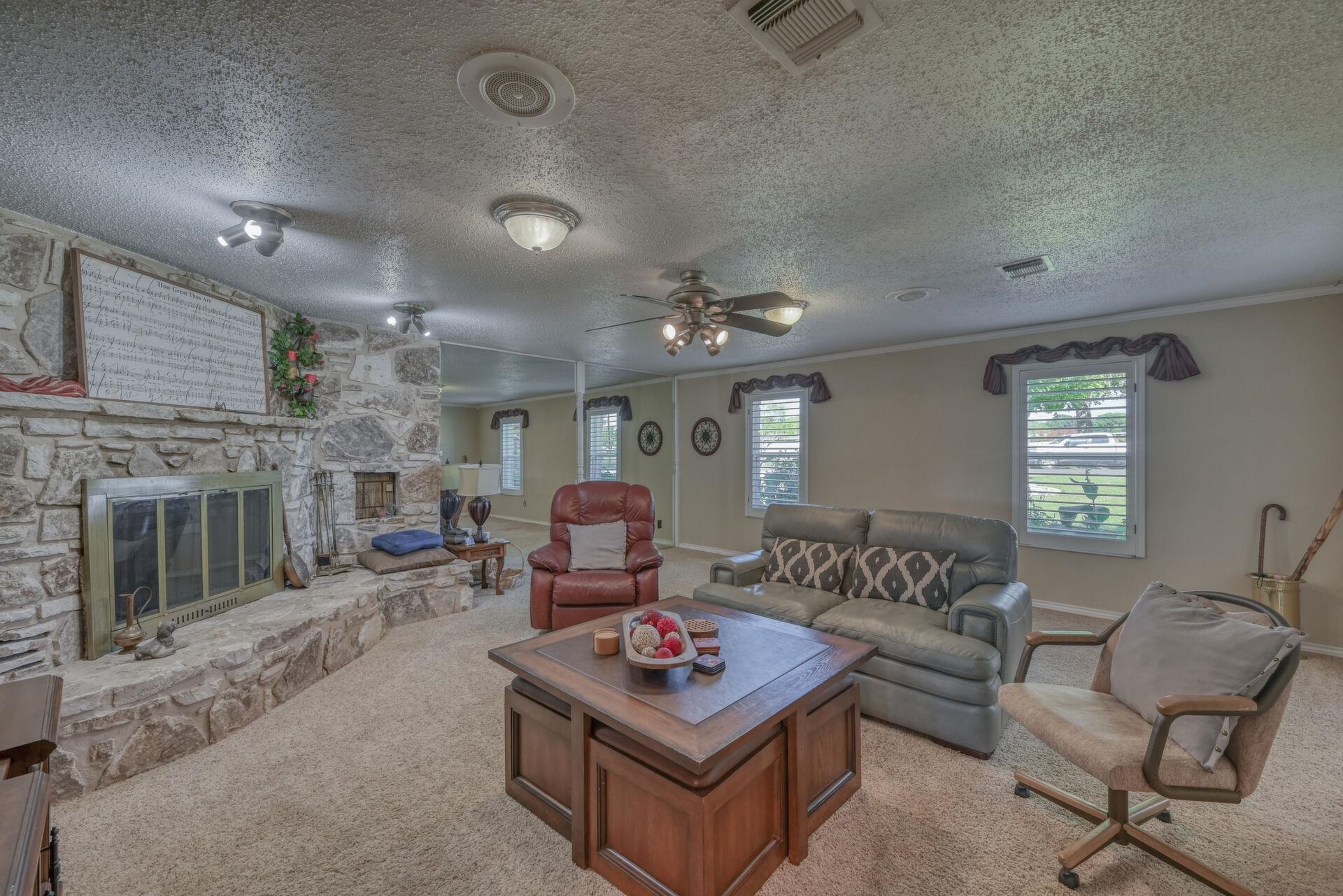 1922 Blubonnet Lane