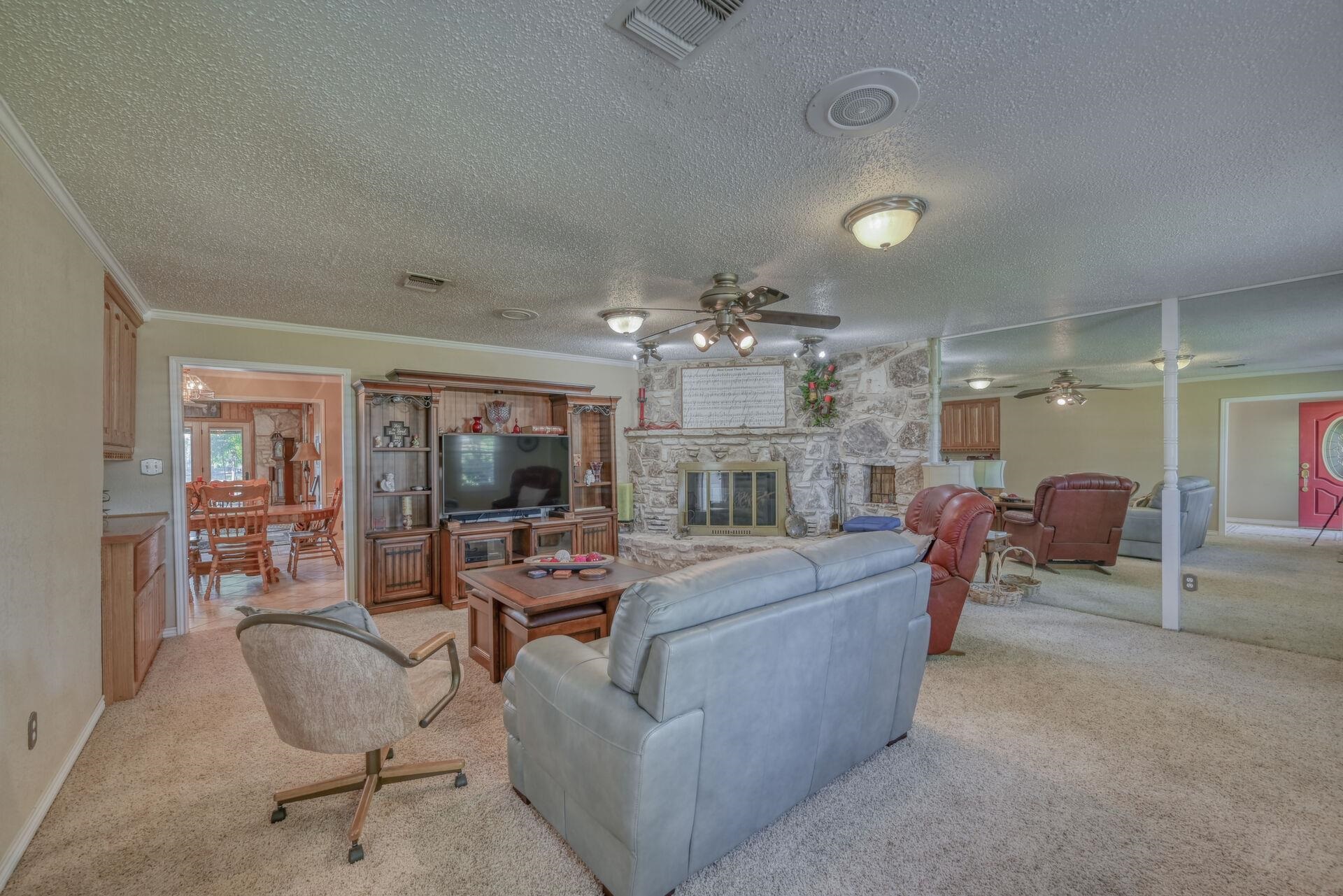 1922 Blubonnet Lane