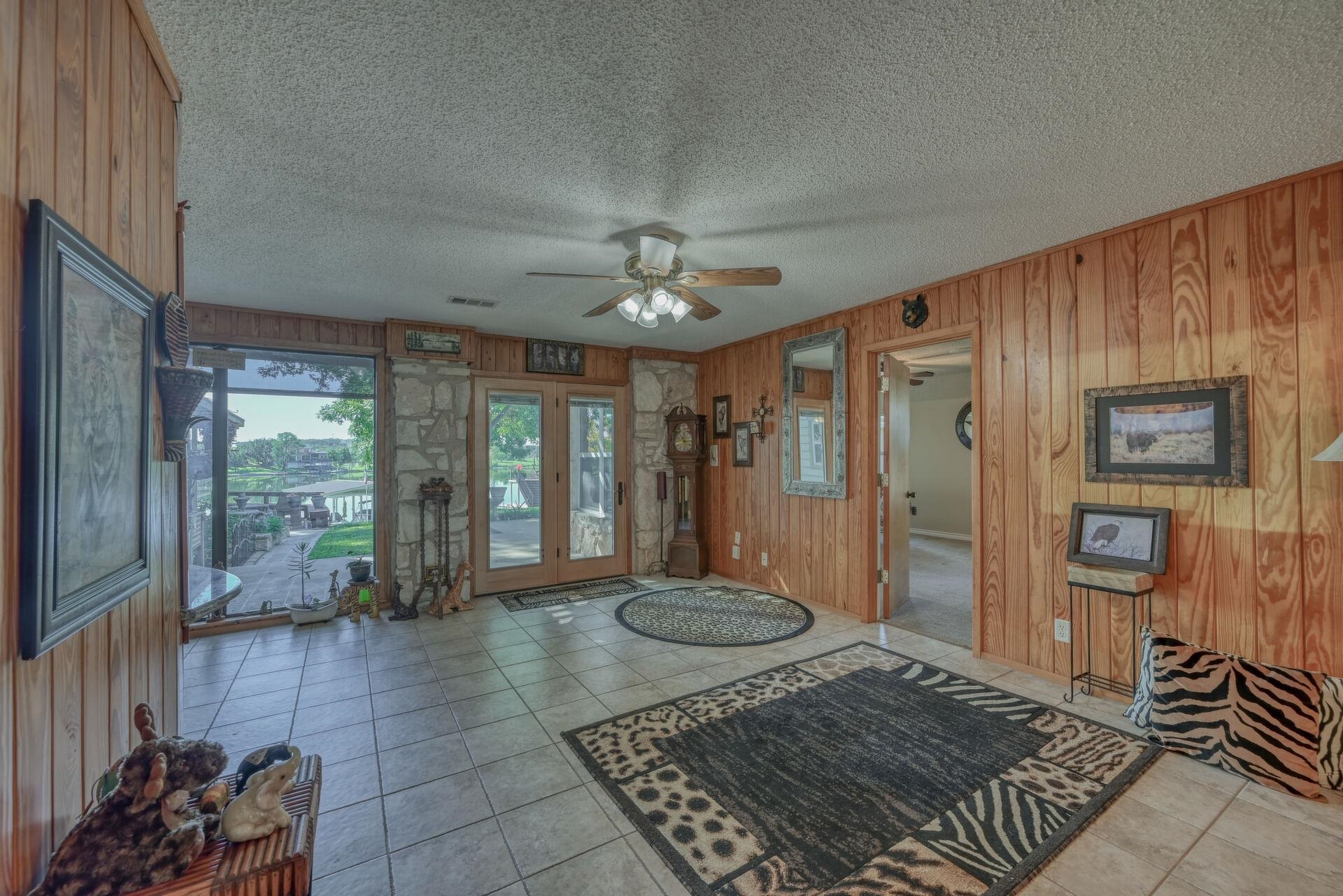 1922 Blubonnet Lane