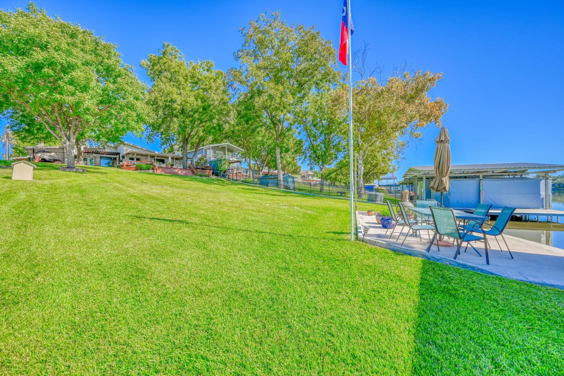 1922 Blubonnet Lane