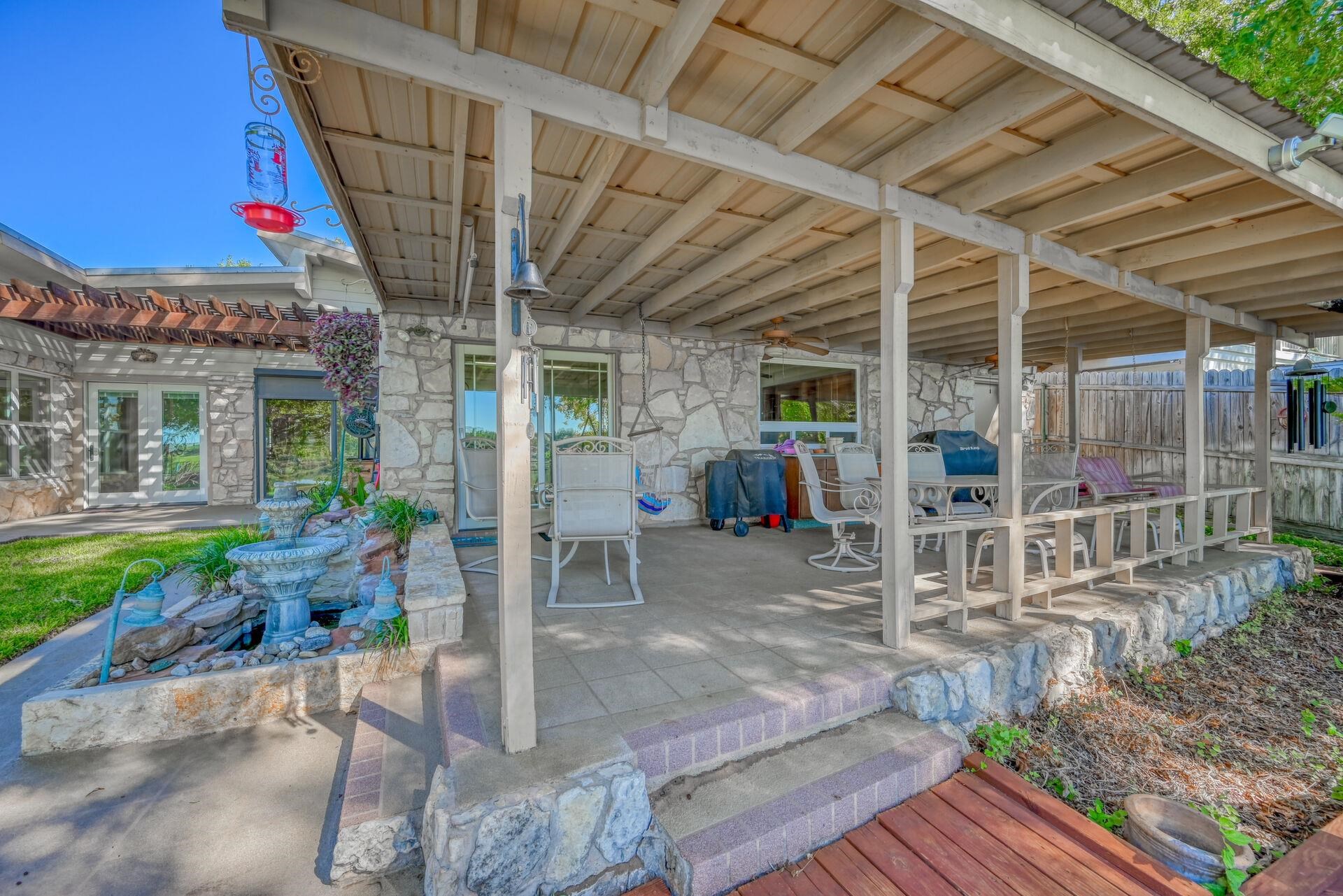 1922 Blubonnet Lane
