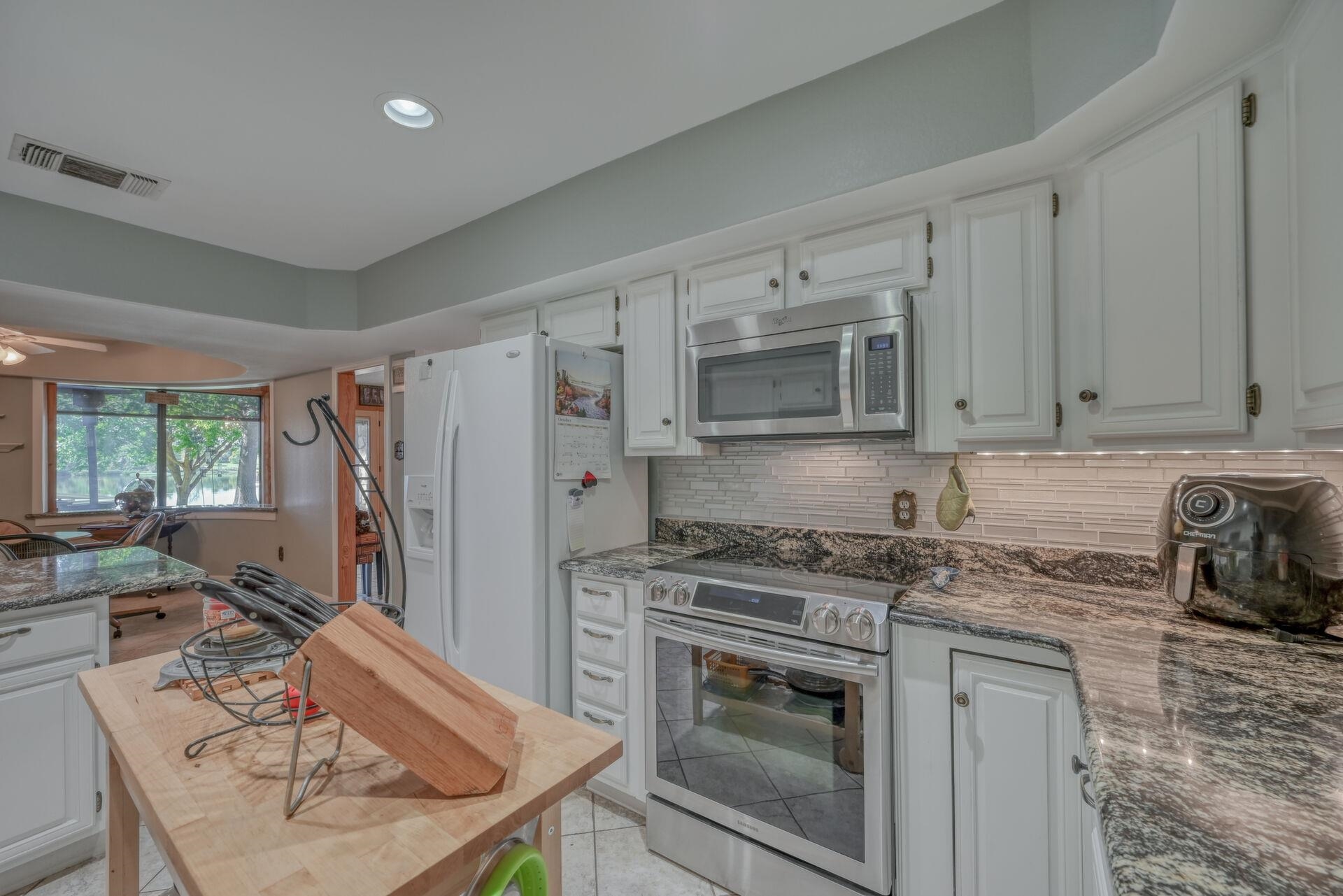 1922 Blubonnet Lane