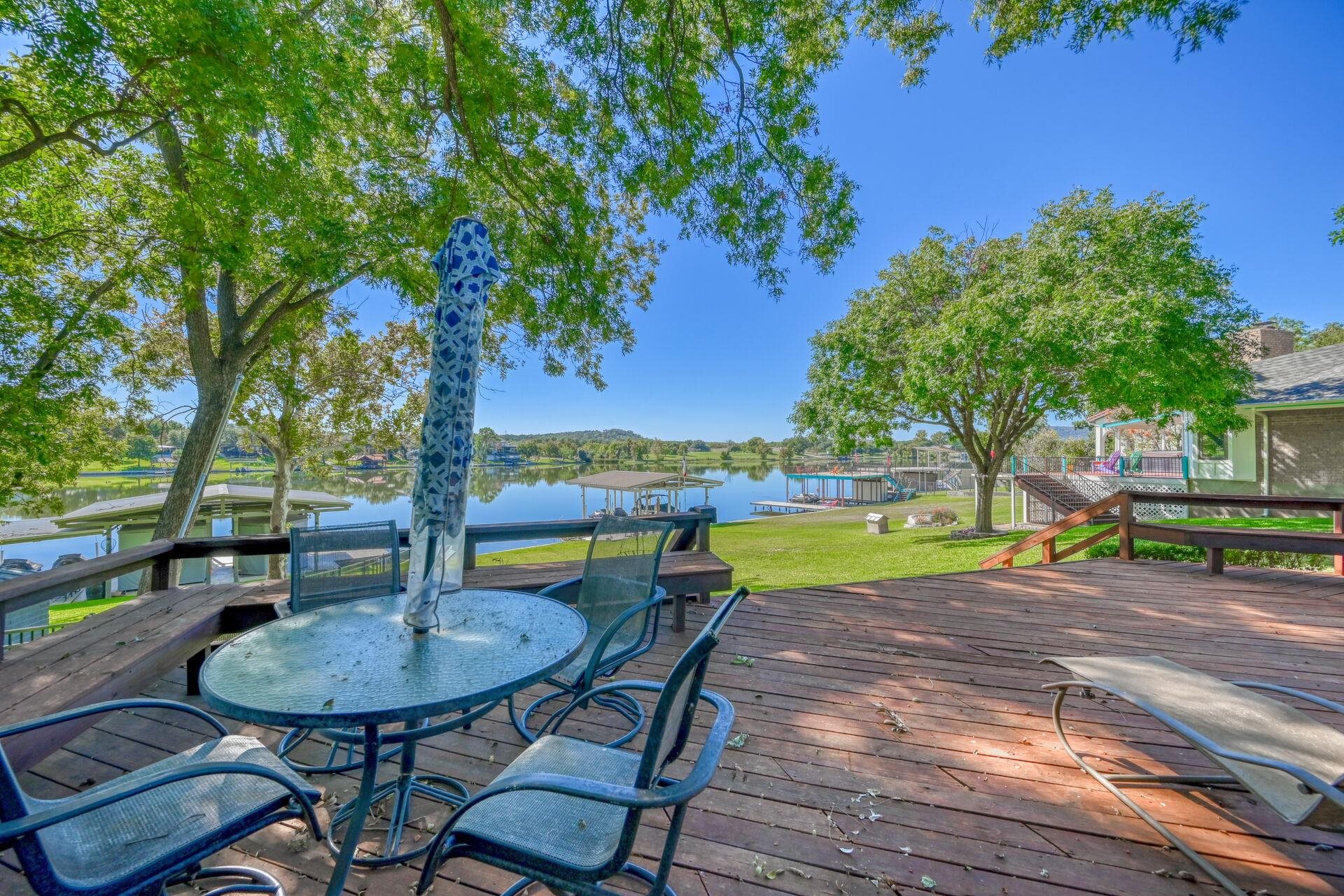 1922 Blubonnet Lane