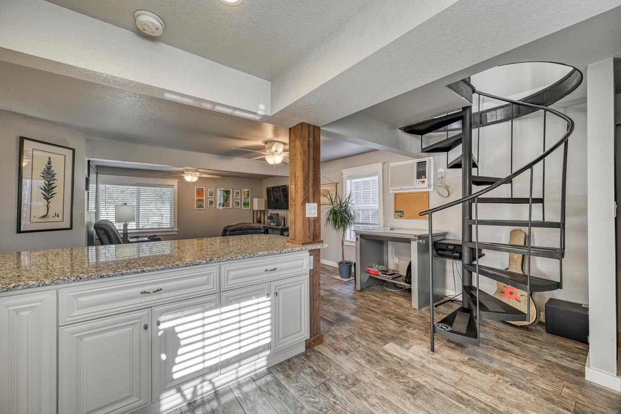 410 Sandy Mountian