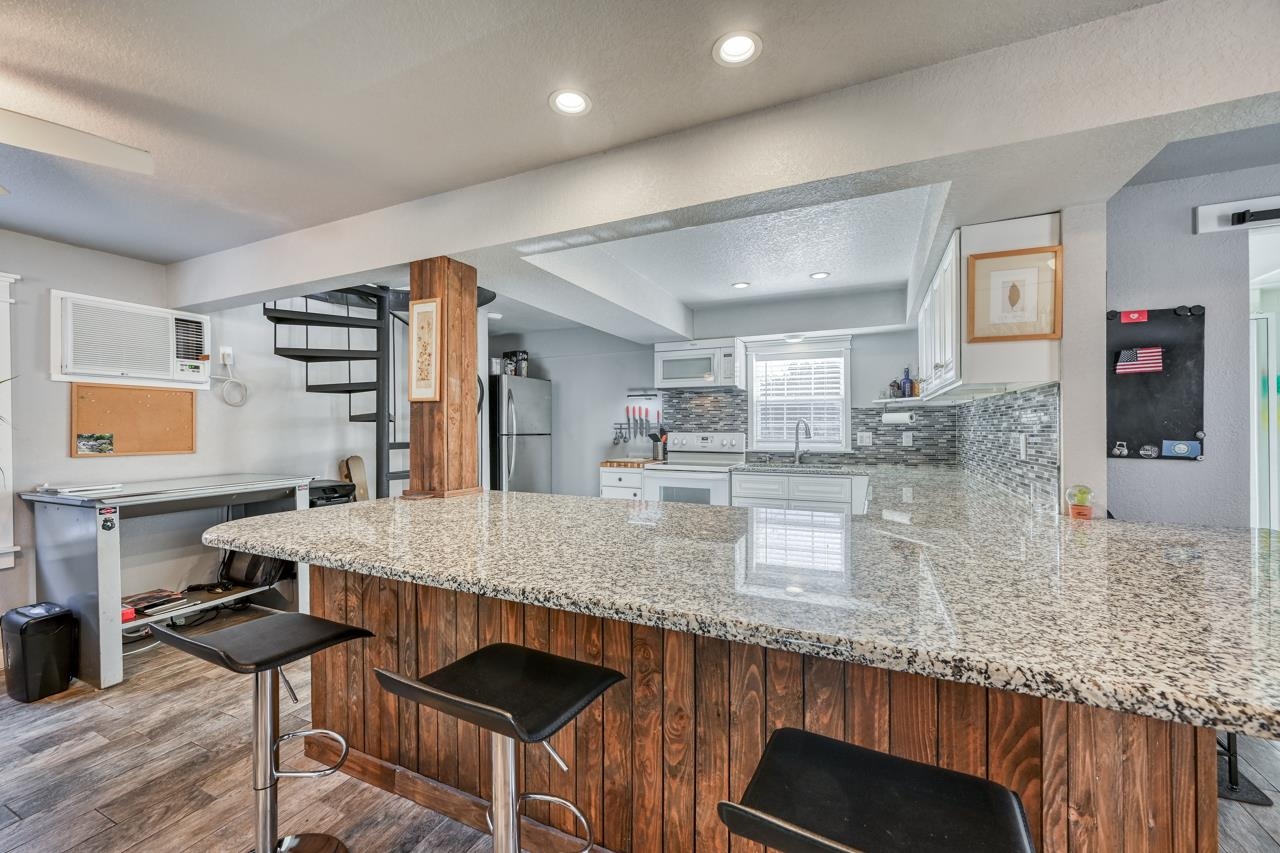 410 Sandy Mountian