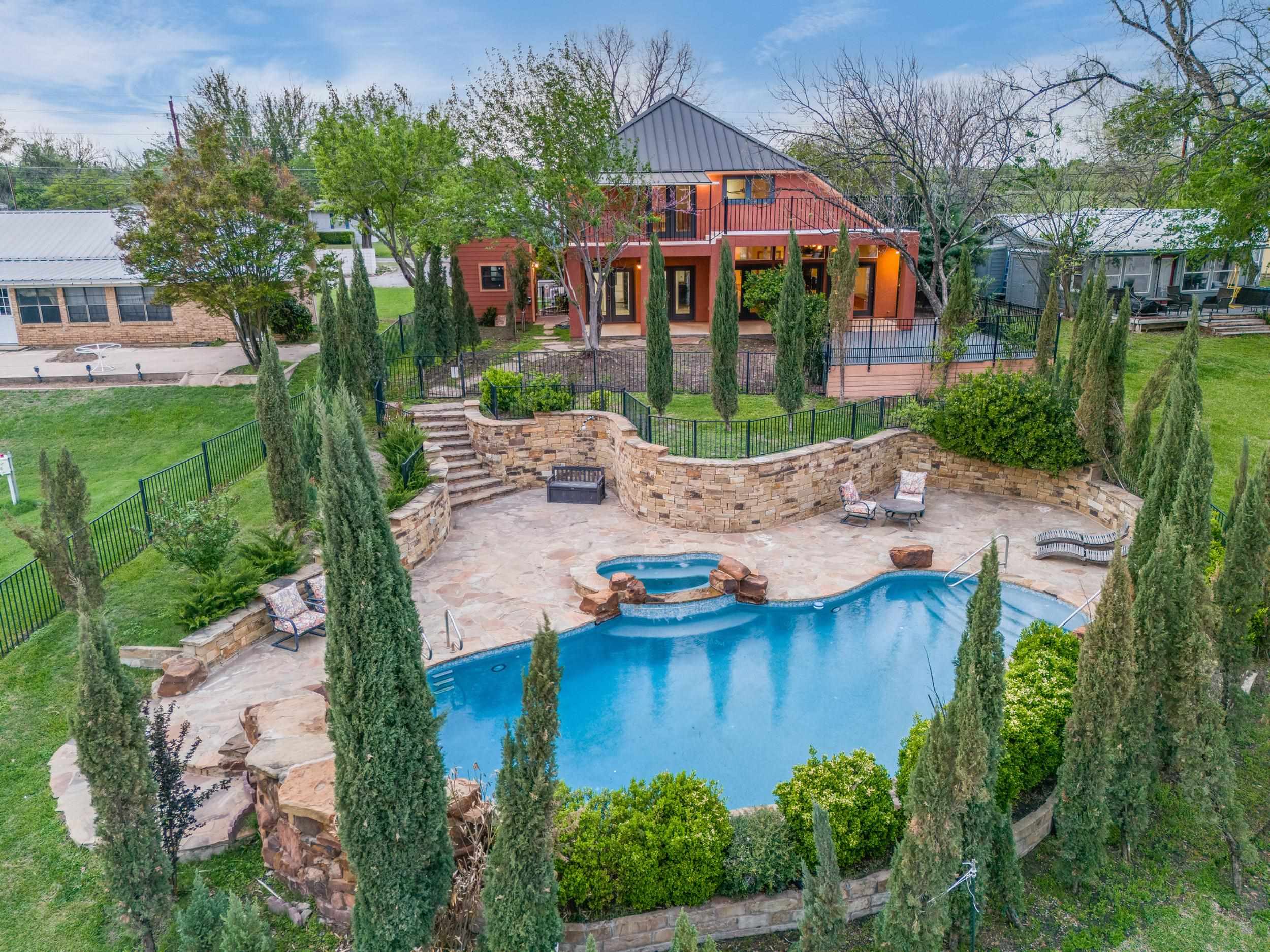 2450 River Oaks Drive